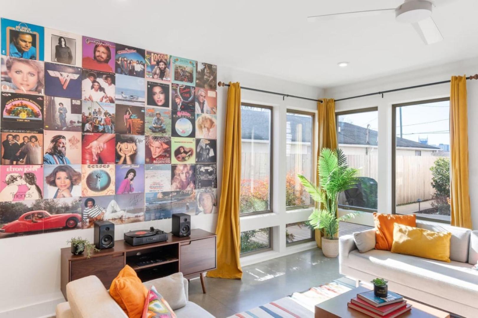 11 Beds 6 Full Baths With Rooftop Deck Holiday home *