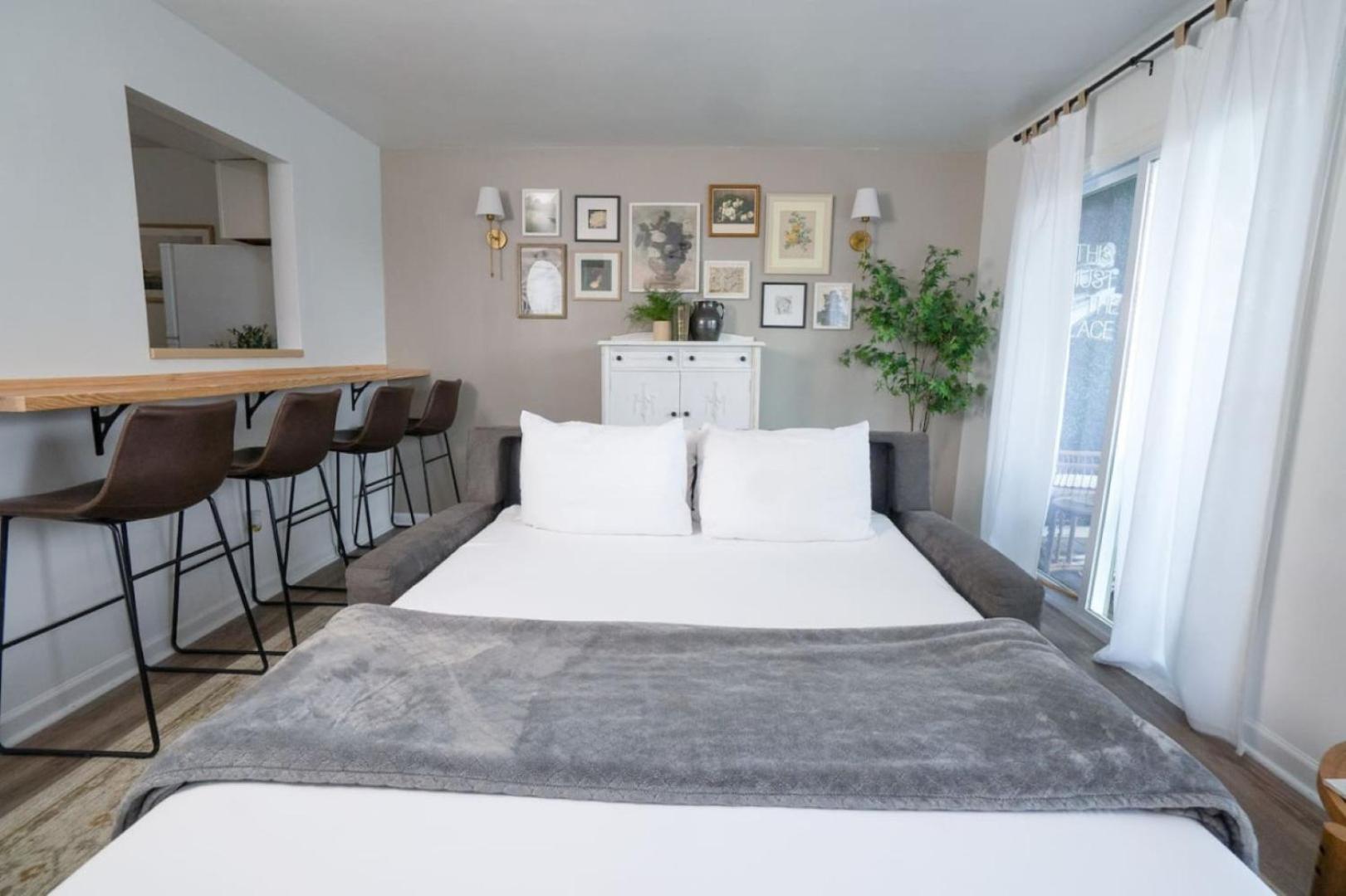 Holiday home Stunning Riverfront Getaway In Downtown