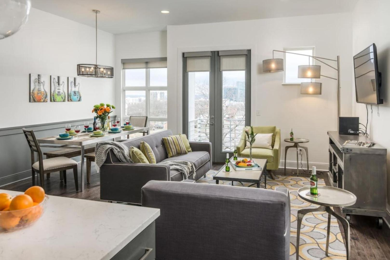The New Nashview Rooftop-skyline View - Sleeps 12 *