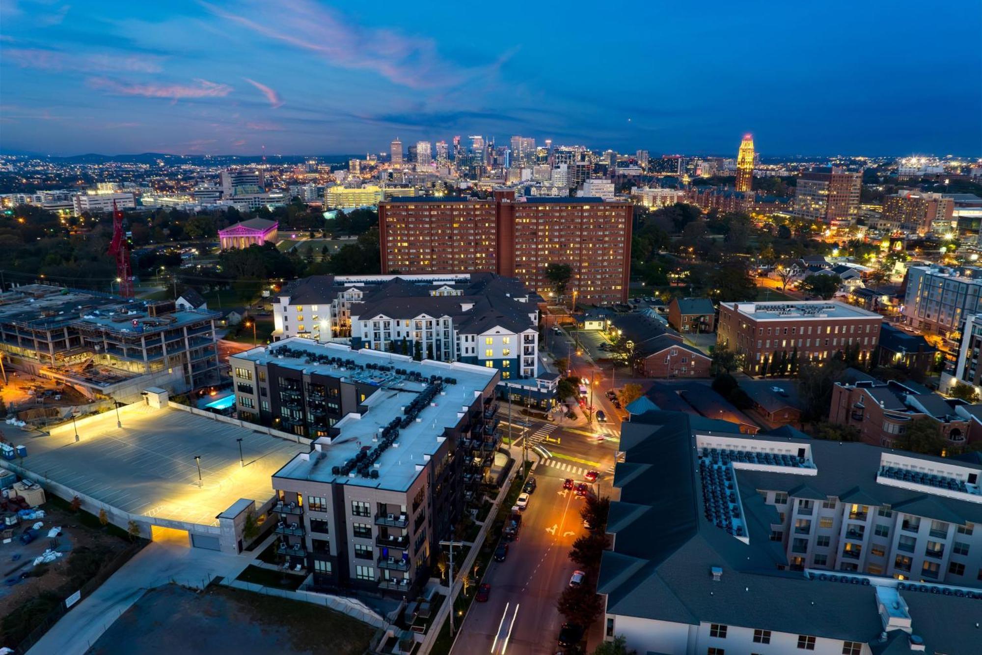 Holiday home Wonderstruck Walkable Midtown Location At Odyssey Pool Bbq Fitness Nashville