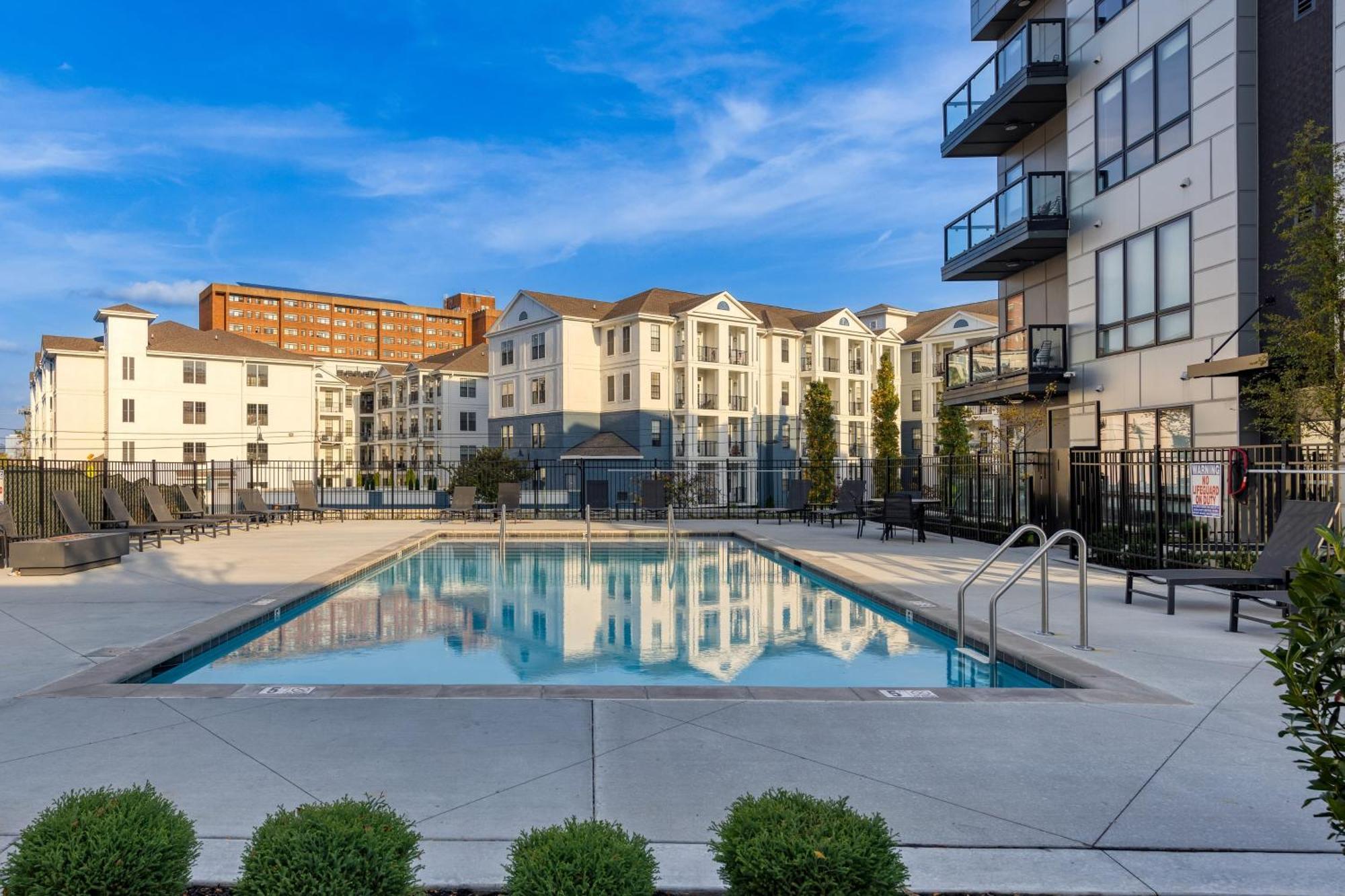 Wonderstruck Walkable Midtown Location At Odyssey Pool Bbq Fitness Holiday home *