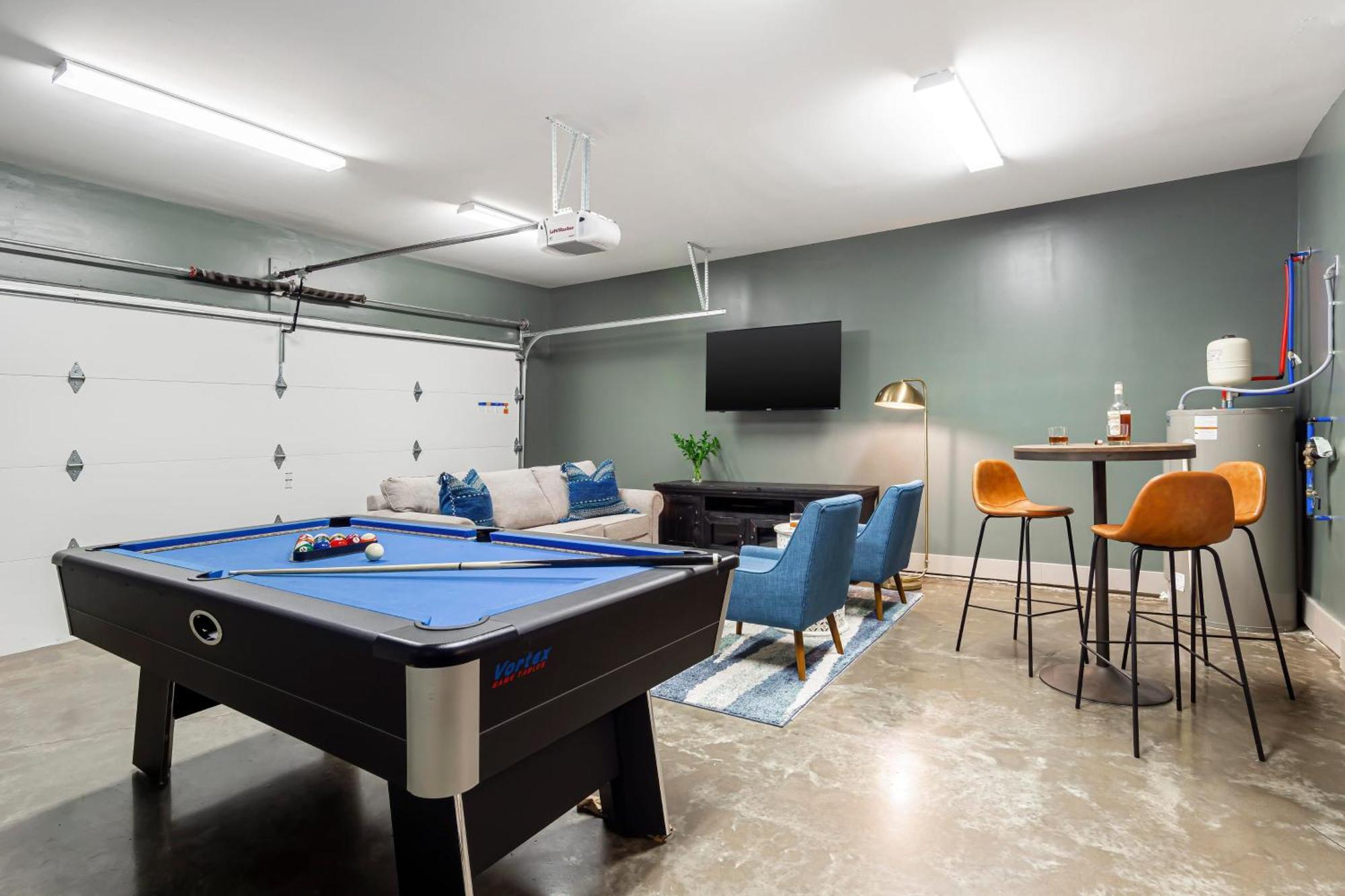 Holiday home Waverly By Avantstay Nashville-inspired Townhome W Luxury Kitchen Pool Table *