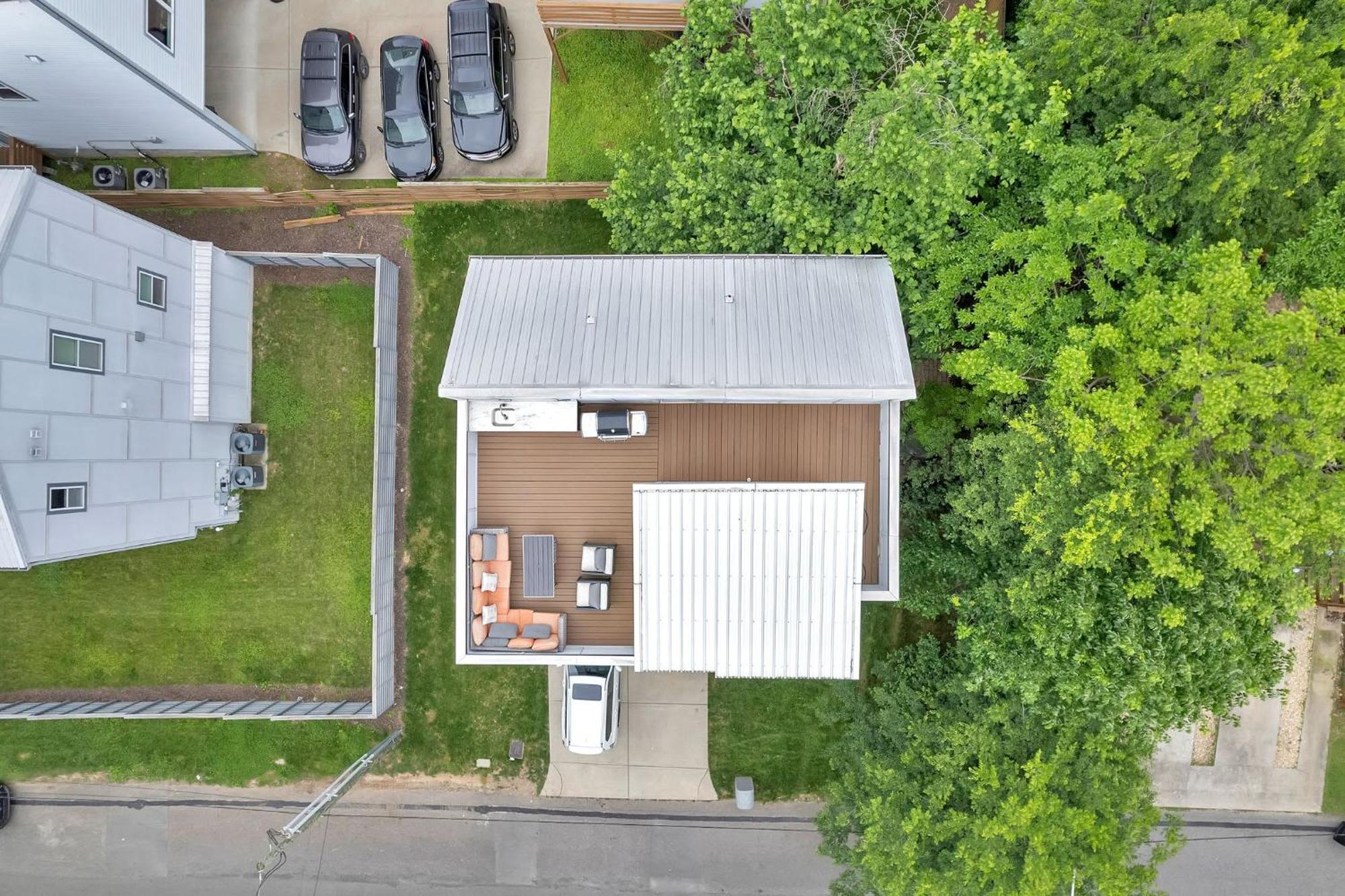 Lux East Nash-hot Tub & Rooftop Patio Holiday home *