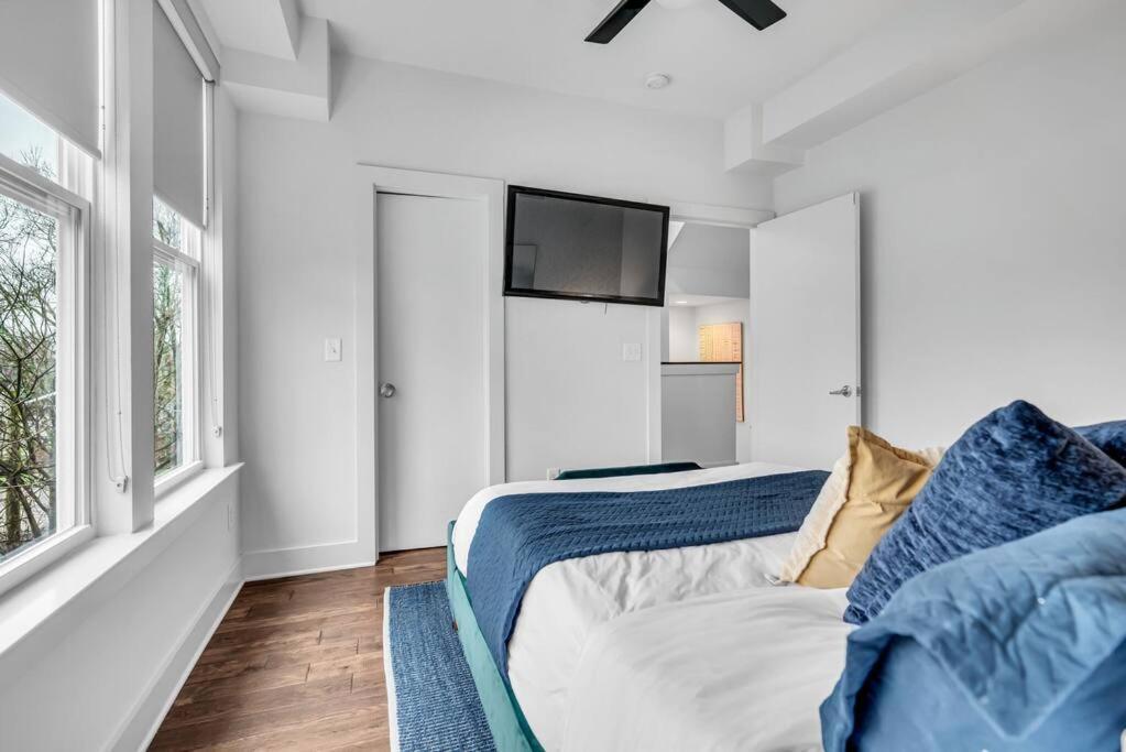 Lux East Nash-hot Tub & Rooftop Patio Holiday home Nashville