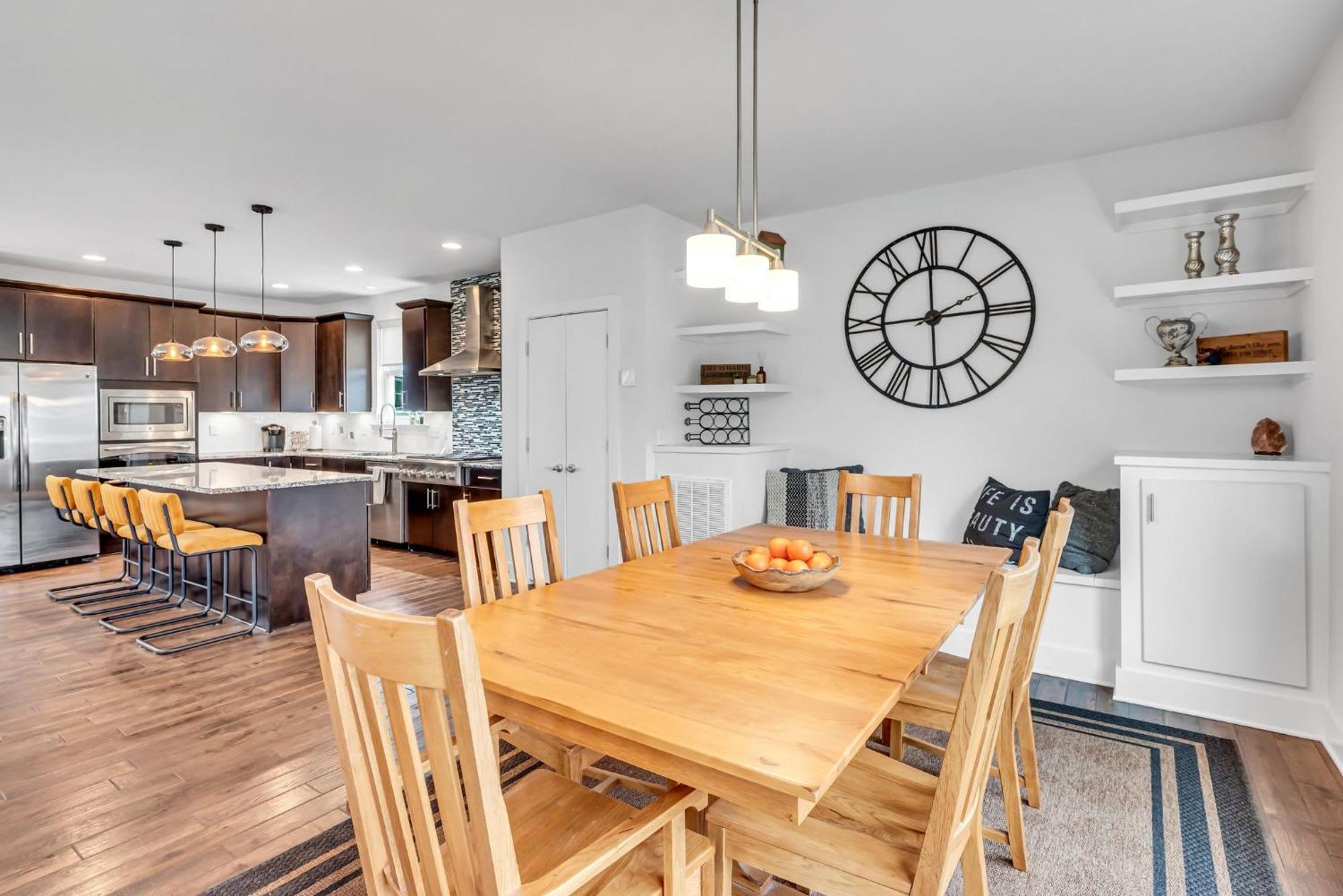 Holiday home Lux East Nash-hot Tub & Rooftop Patio *