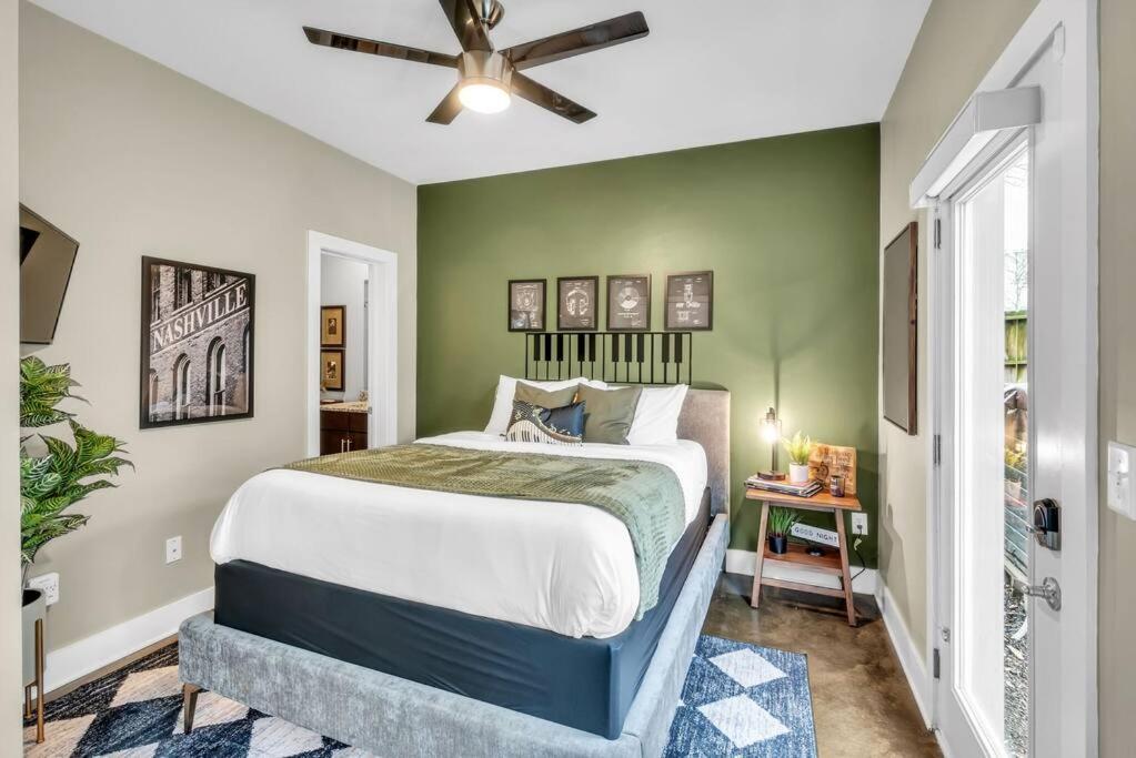 Lux East Nash-hot Tub & Rooftop Patio *