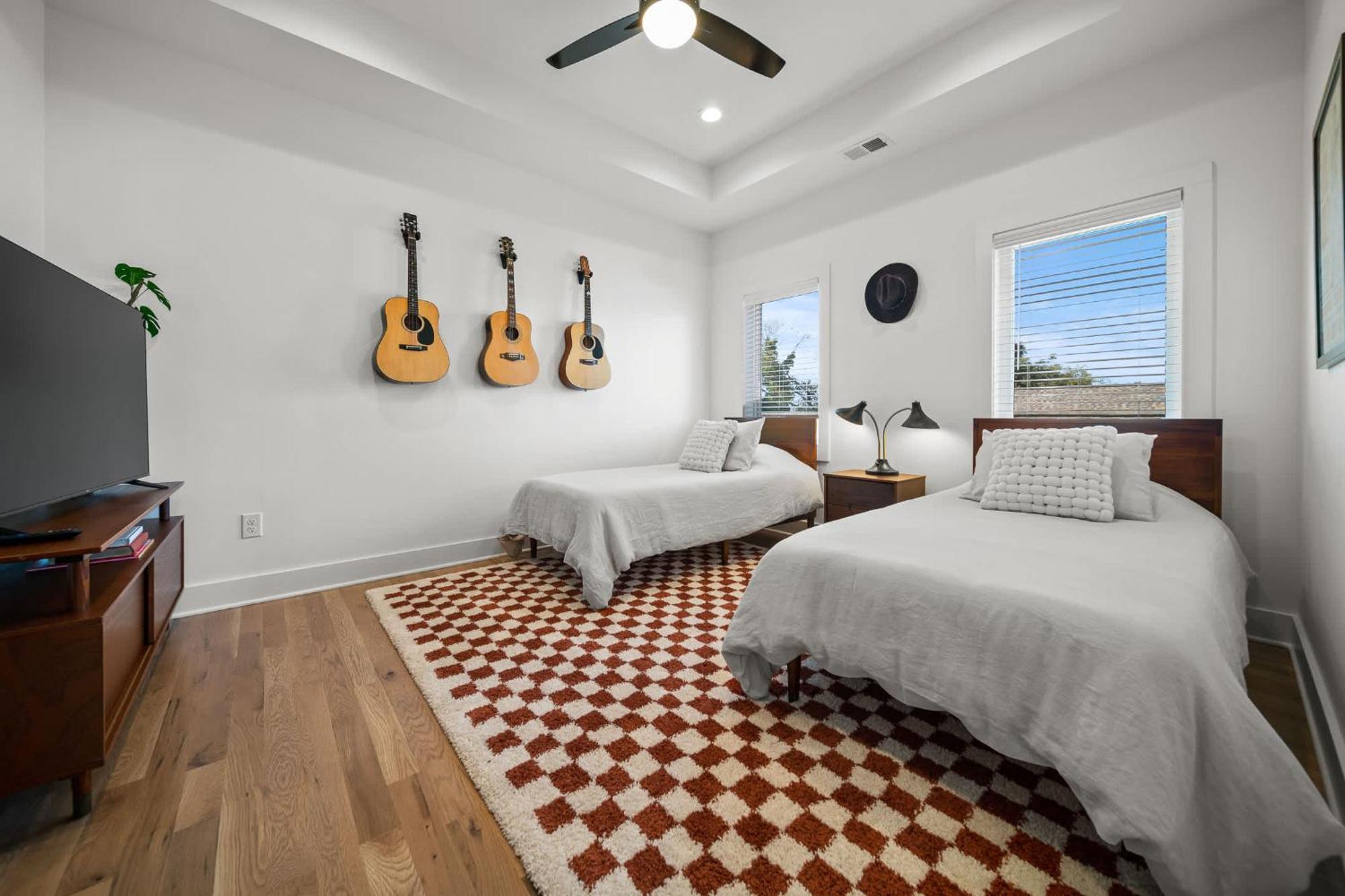 Mid-century Luxury Rooftop Lounge Near Broadway Holiday home *