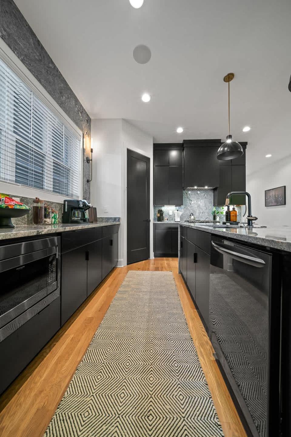 Mid-century Luxury Rooftop Lounge Near Broadway Holiday home *