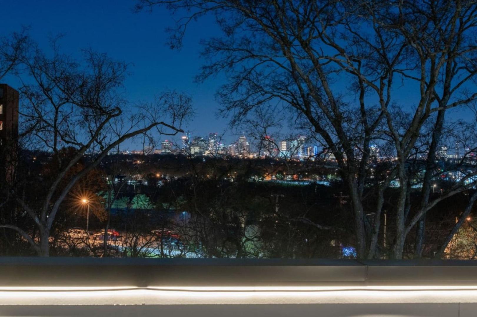 Luxury With Stunning Rooftop Views! * Nashville