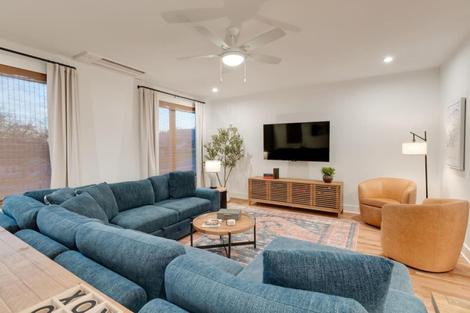 Apartment Luxury With Stunning Rooftop Views!