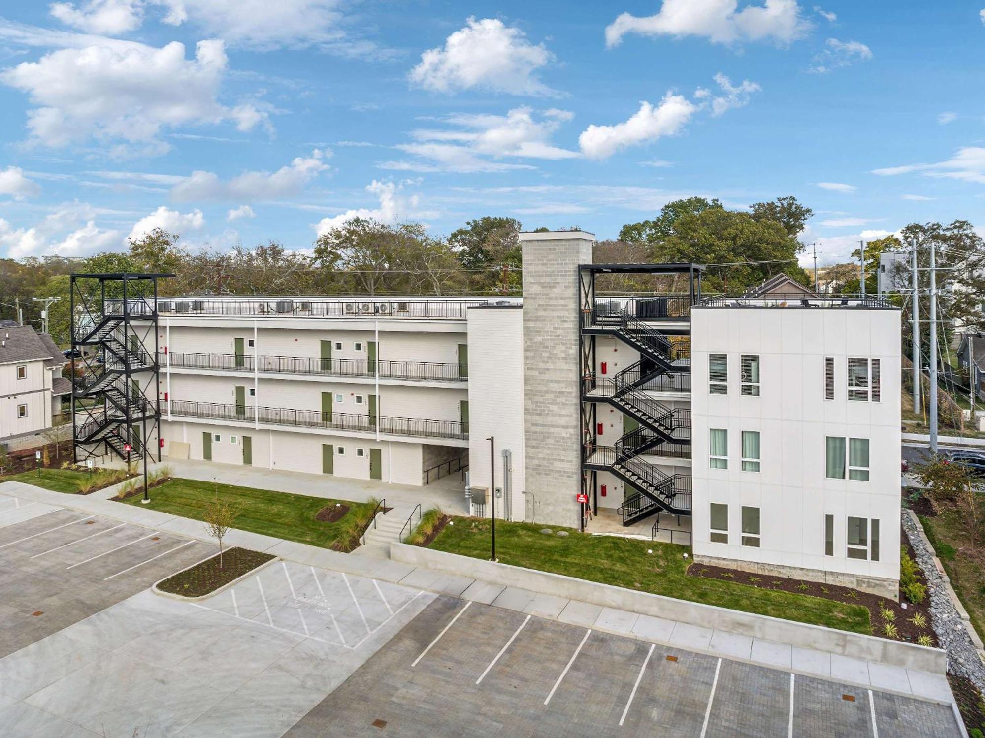Rooftop Views Stylish Decor Nash Downtown Access Apartment *