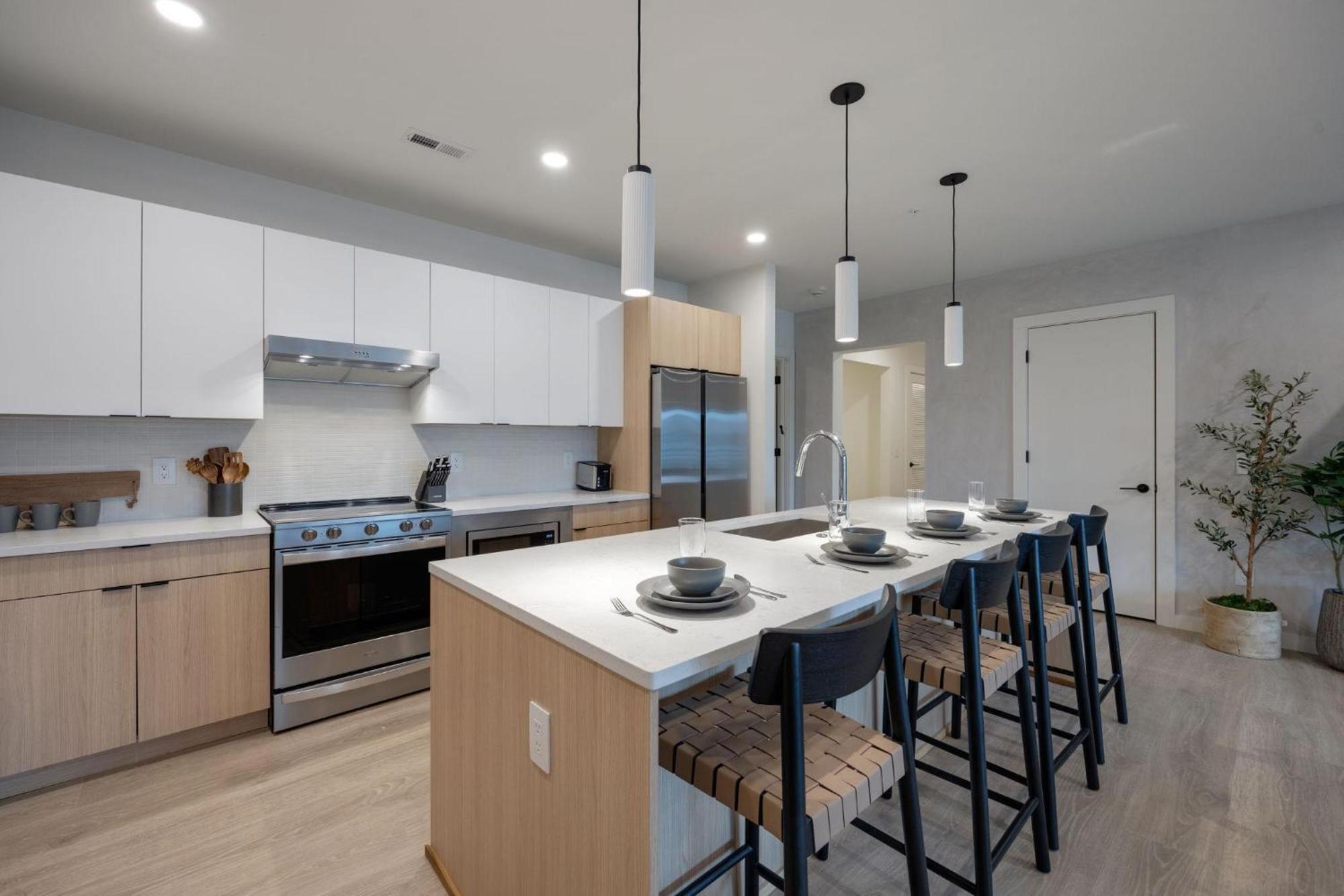 Hyve - Mahogany - Walk To Broadway Holiday home *