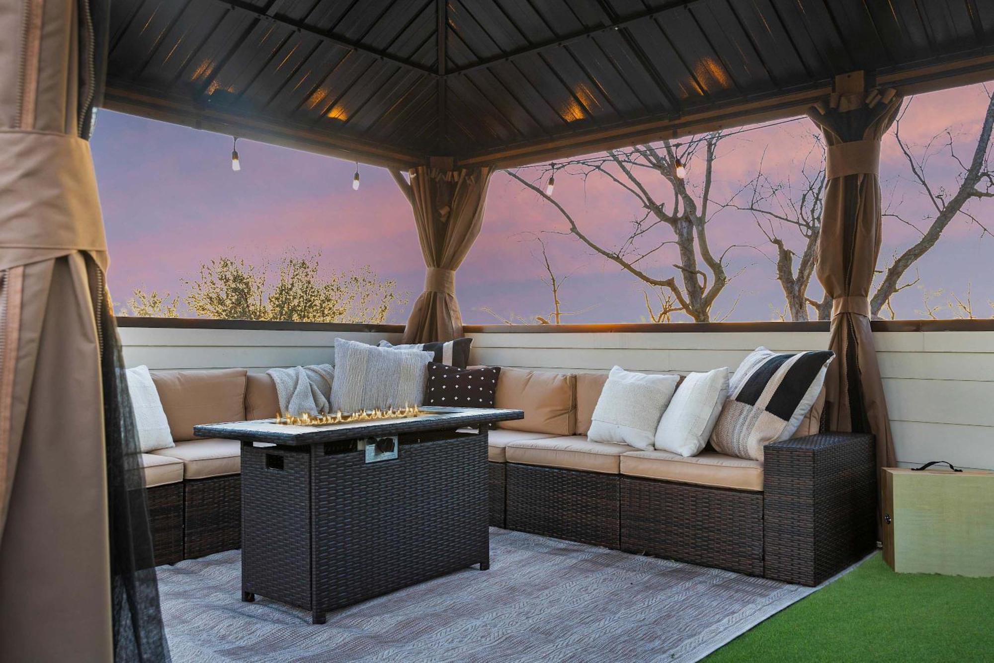 The Lyric - Huge Rooftop Patio With Firepit *