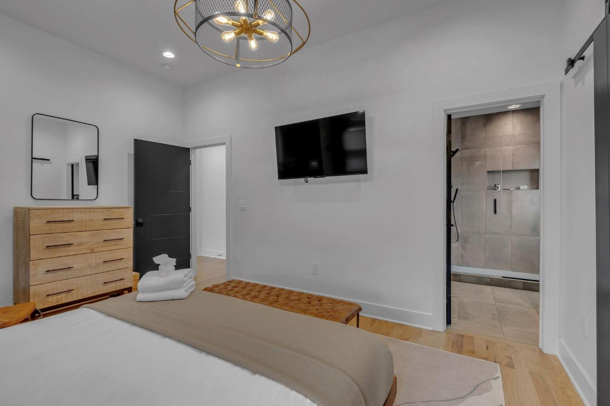 Lux East Nash-awesome Location- 30 Days *