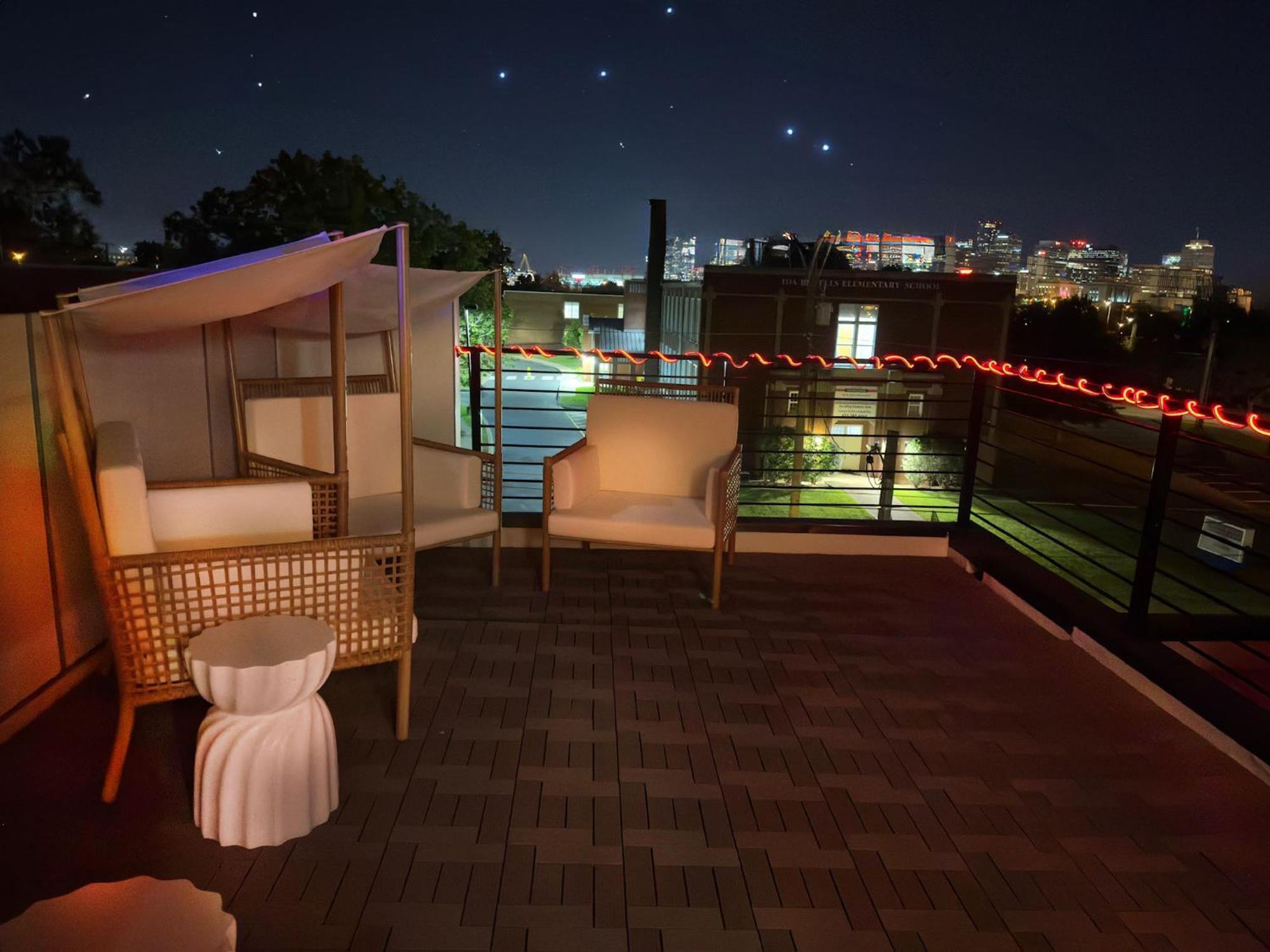 Holiday home In - Rooftop Decks And Downtown Views