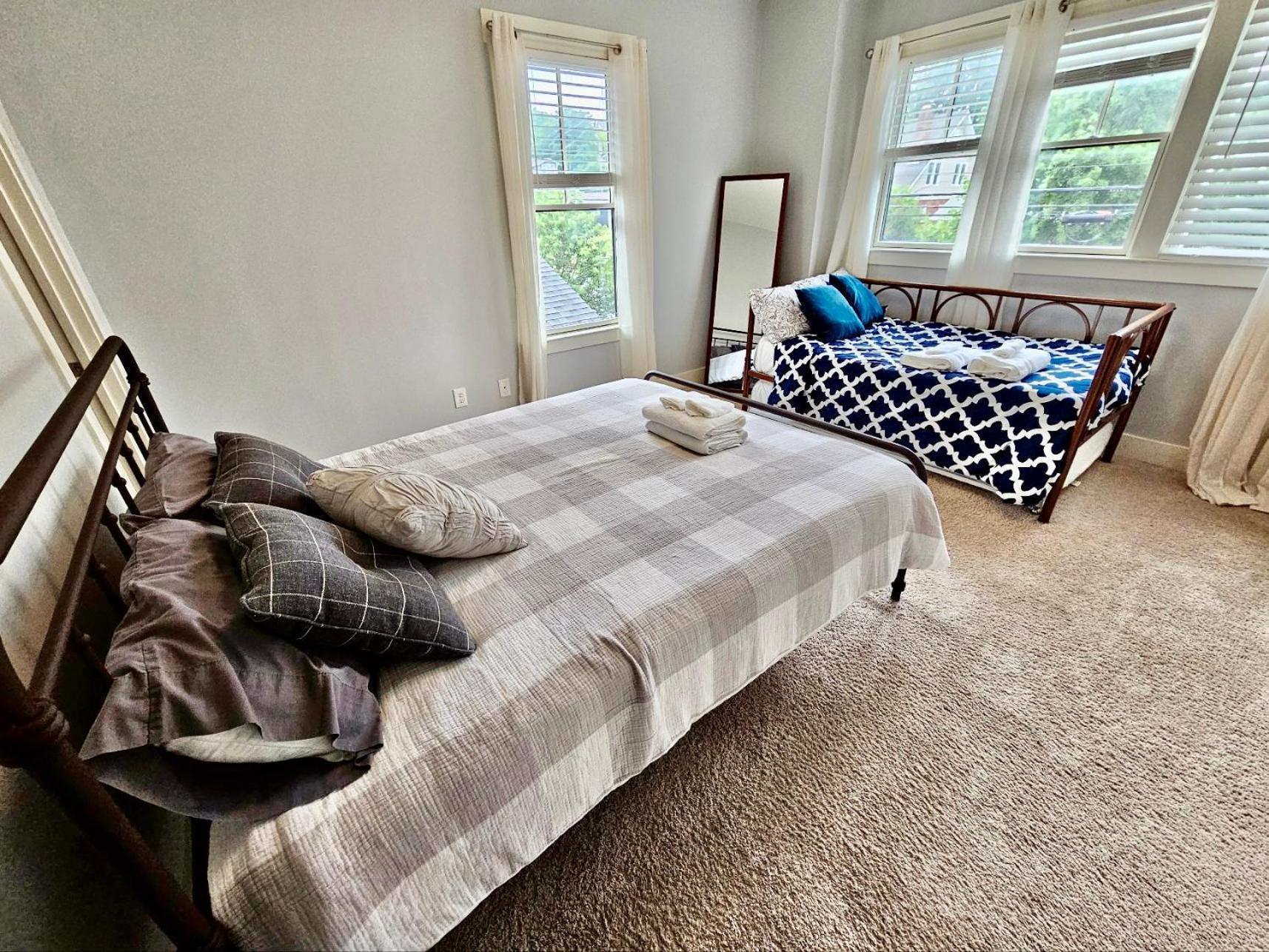 1103 Lawrence Ave Hbr