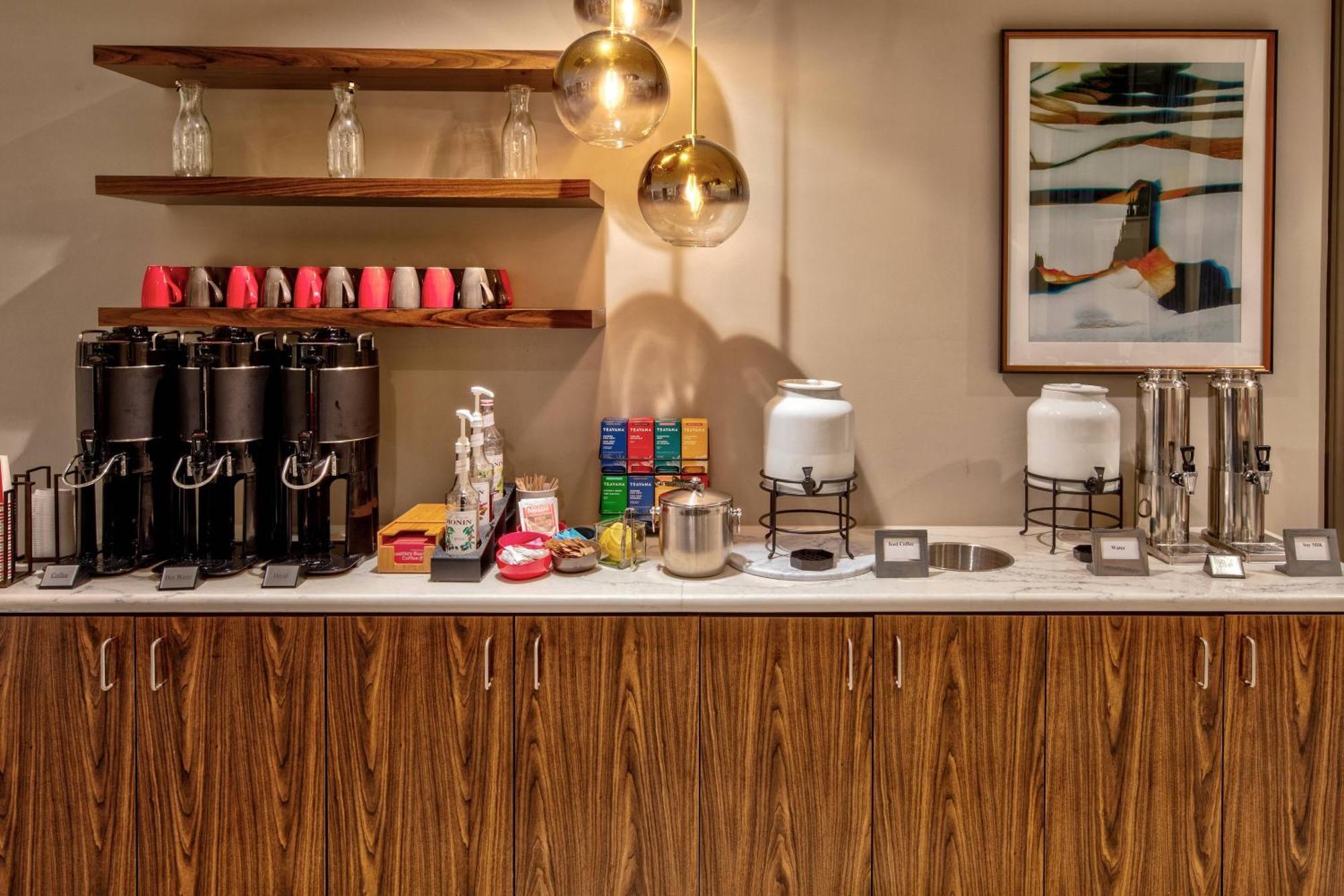 Hotel By Marriott Hills