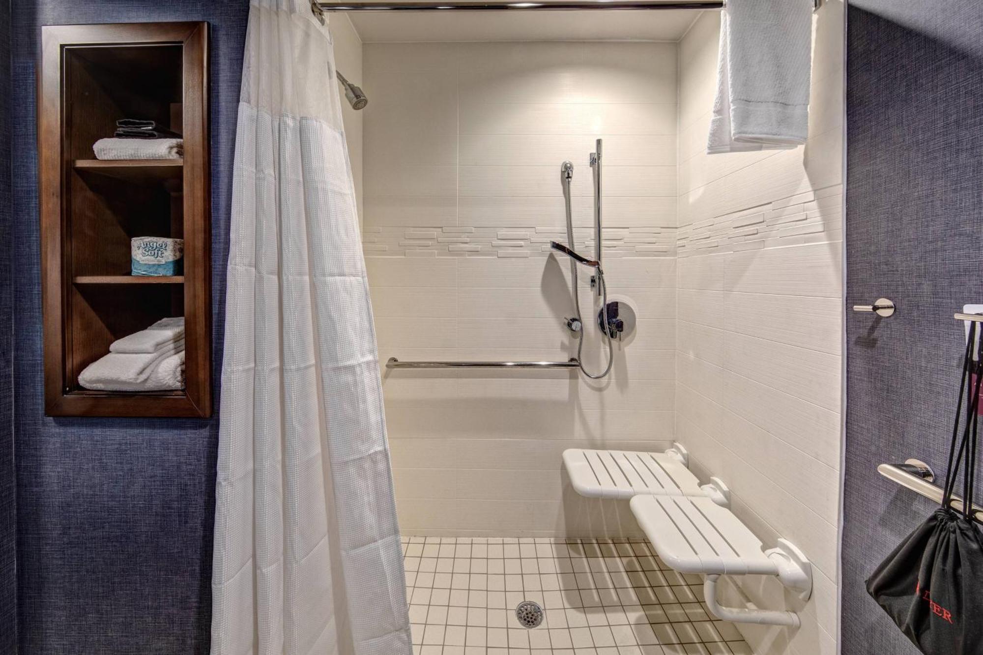 Hotel By Marriott Hills