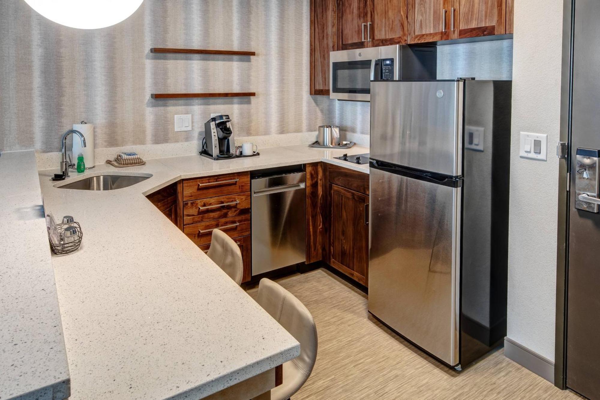 Hotel By Marriott Hills