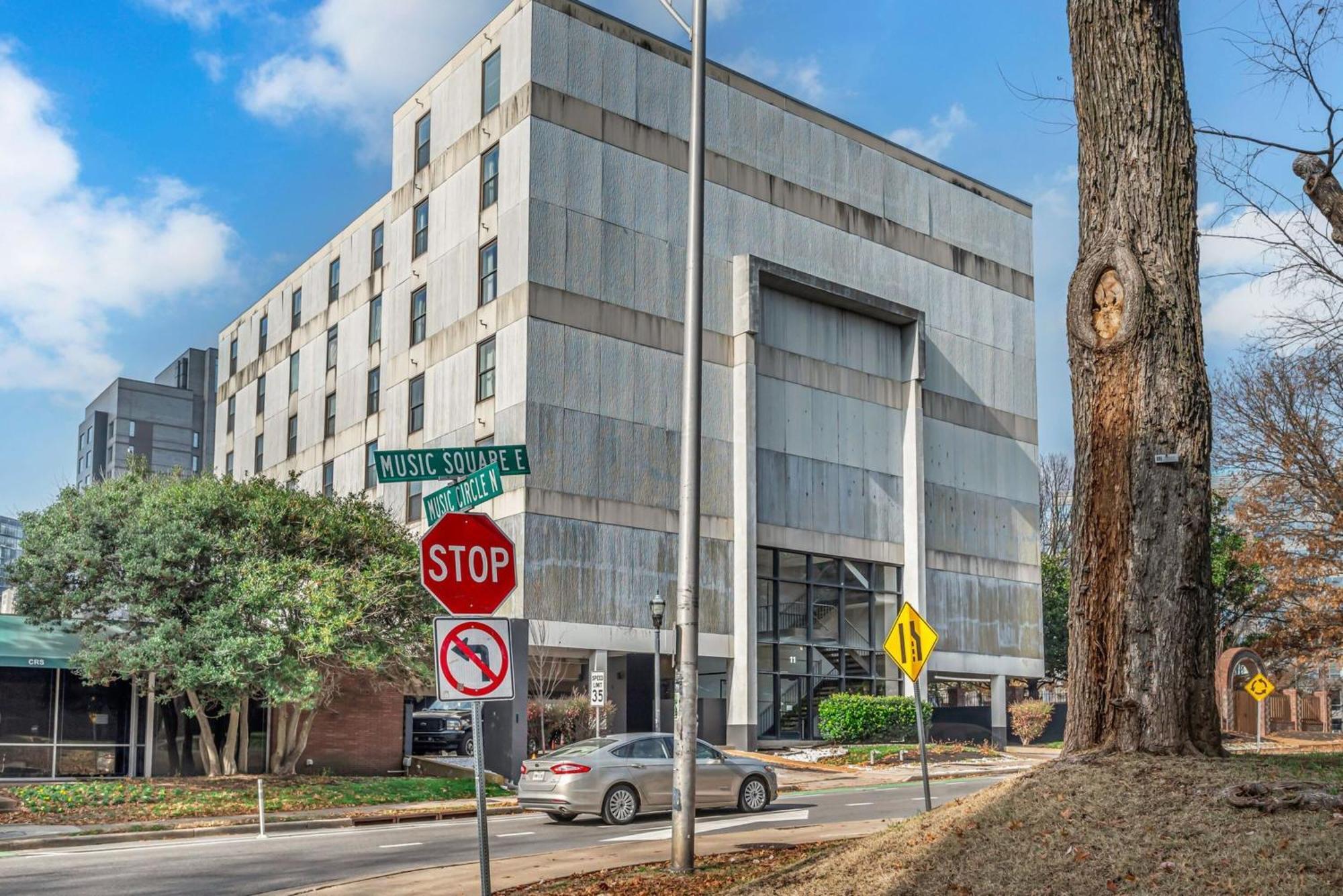 Apartment Honky Tonk Angels *