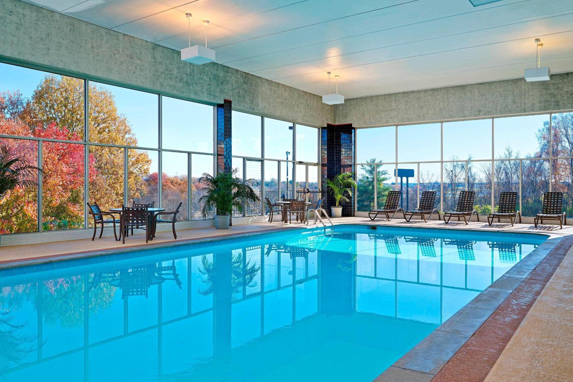 Sheraton Music City Airport 4*