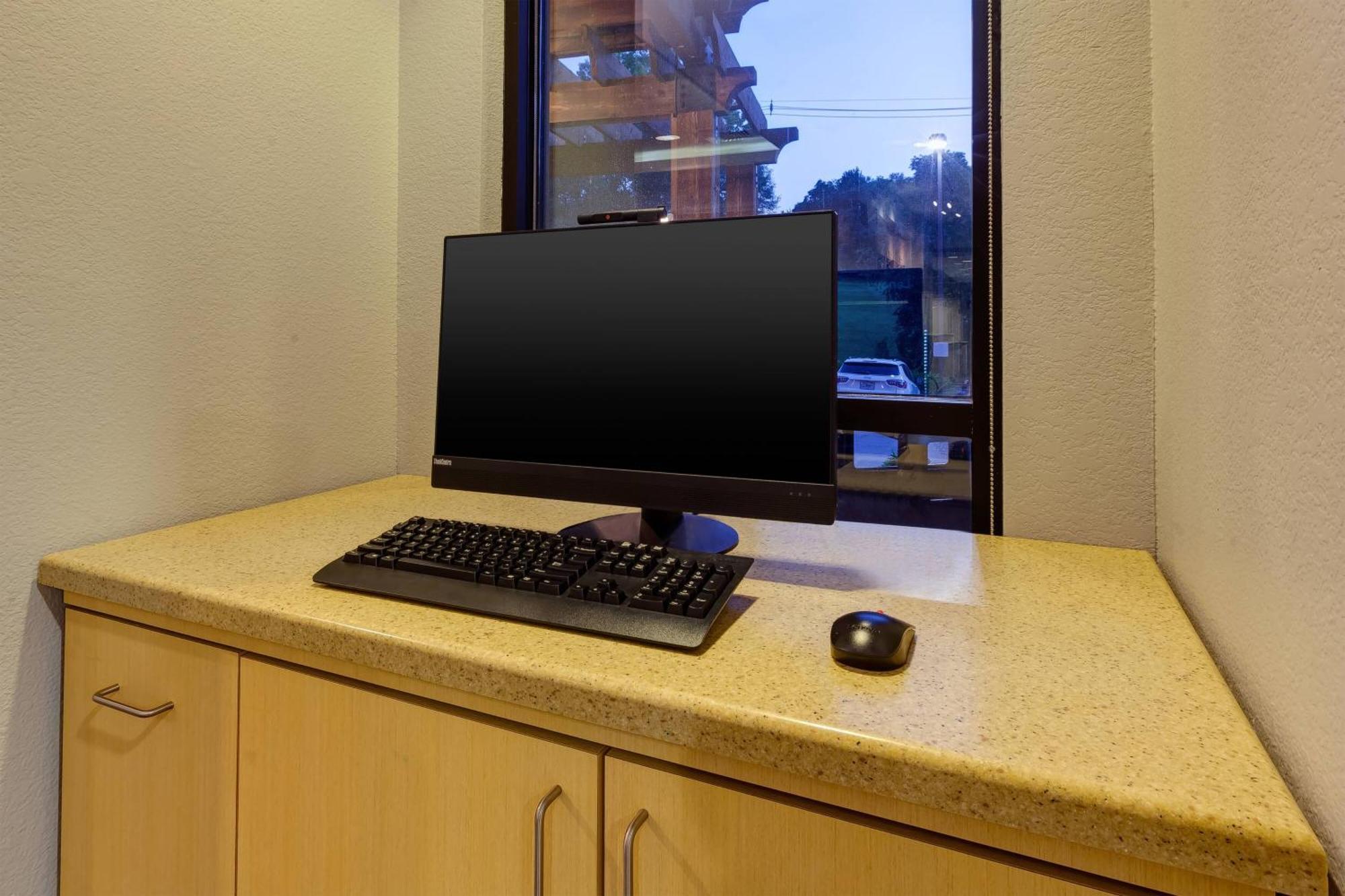 Hotel Towneplace By Marriott Airport