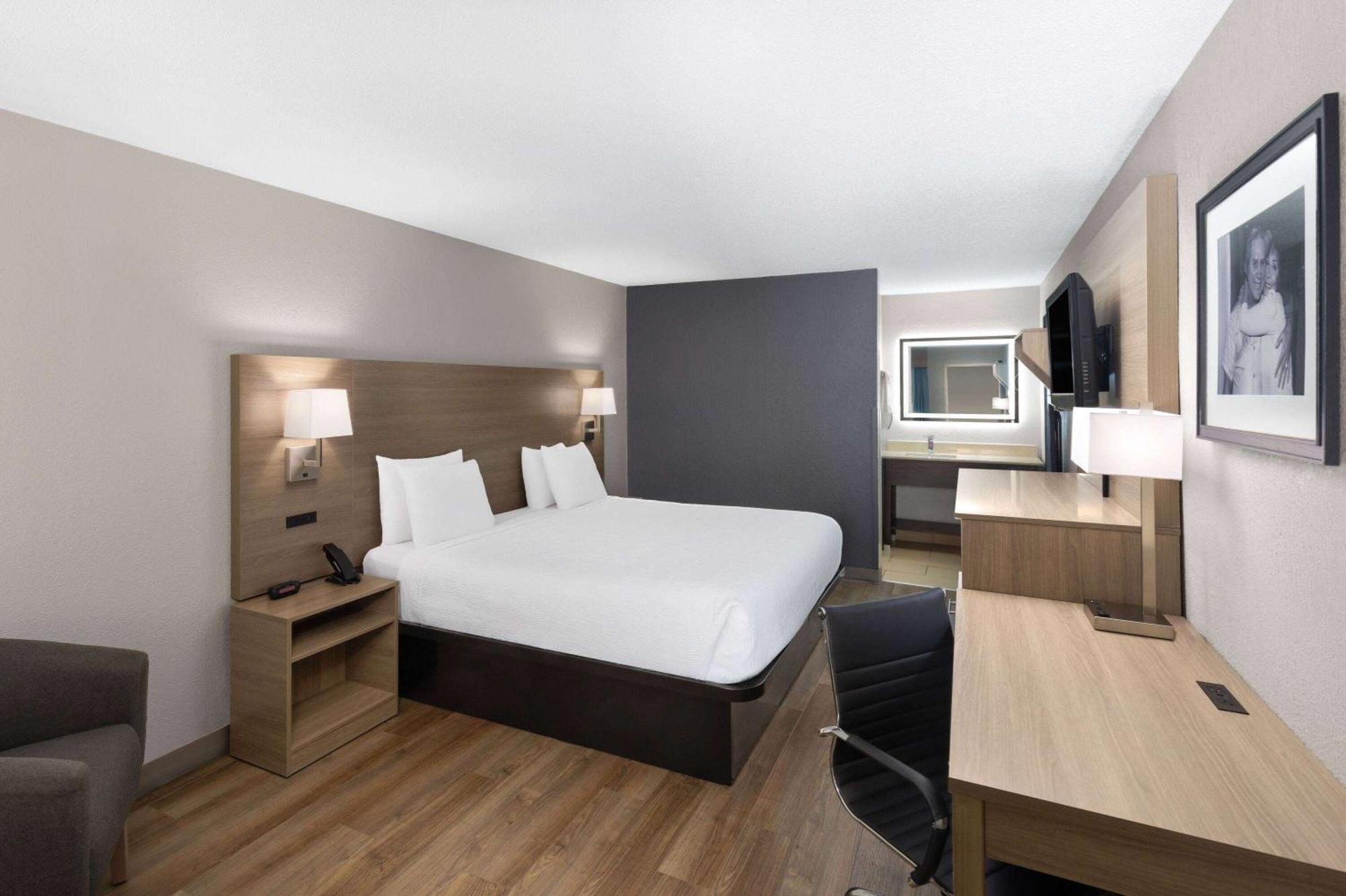 Hotel Baymont By Wyndham Airport Nashville