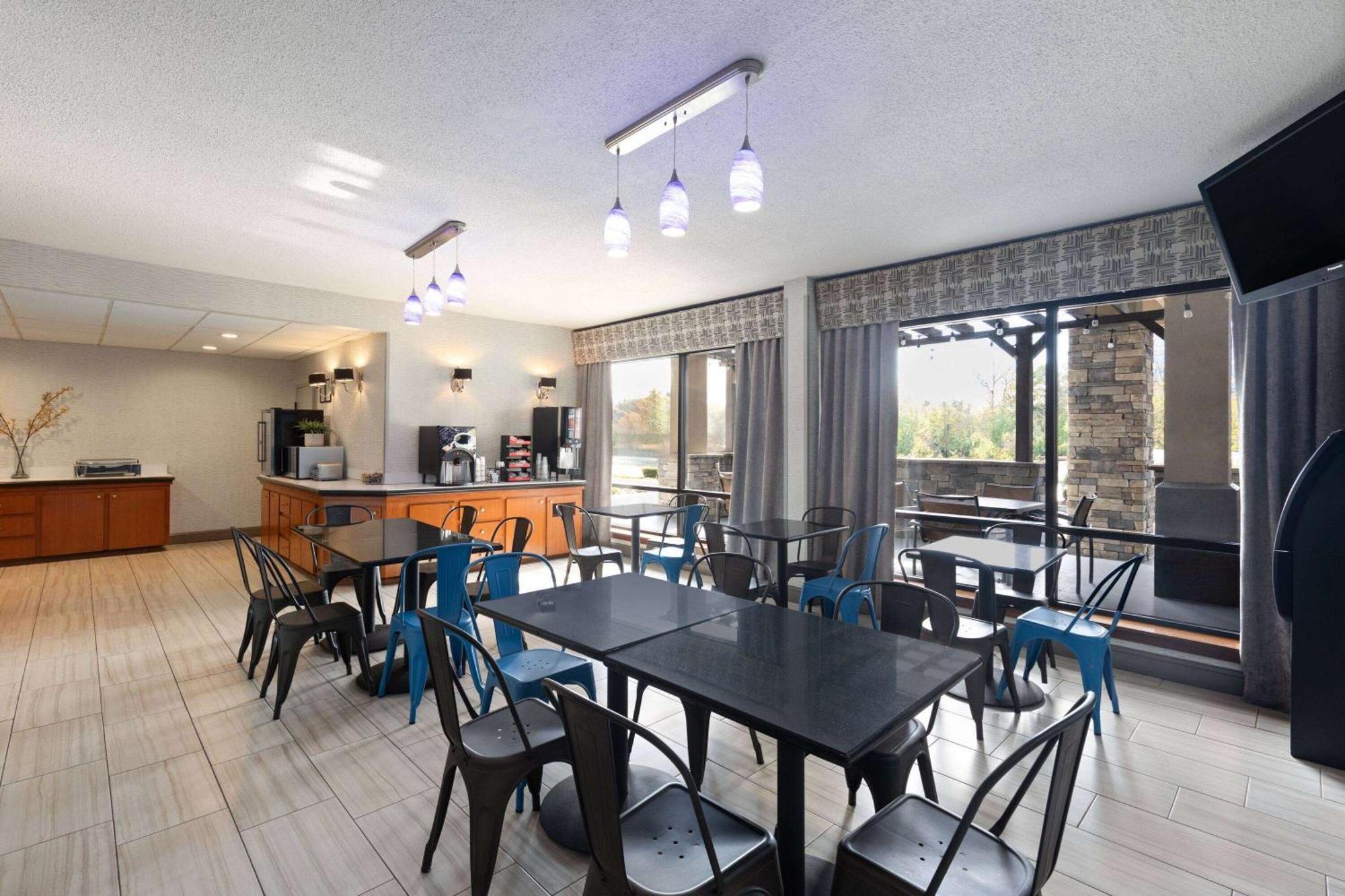 Baymont By Wyndham Airport Hotel Nashville