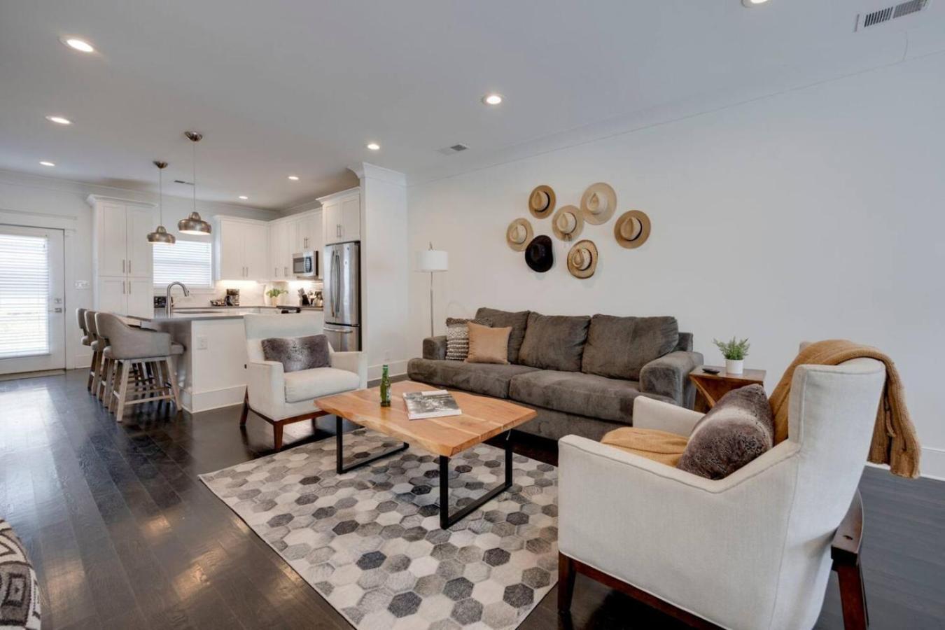 Minutes To Broadway Unwind In Style Holiday home Nashville