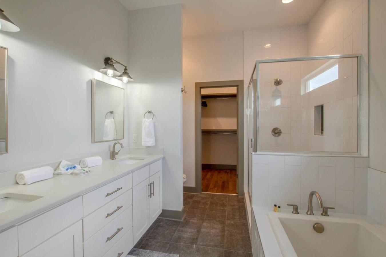 Beautiful Luxury Downtown Private Roofdeck