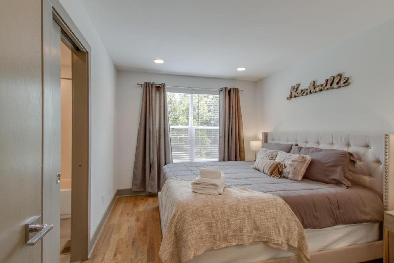Beautiful Luxury Downtown Private Roofdeck Holiday home
