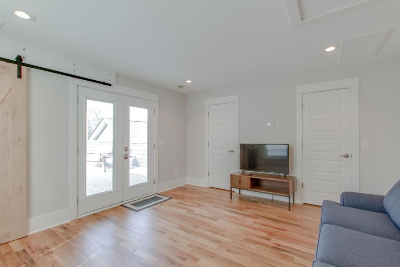 East Nash Luxury Four Bedrooms Huge Rooftop Patio Holiday home Nashville