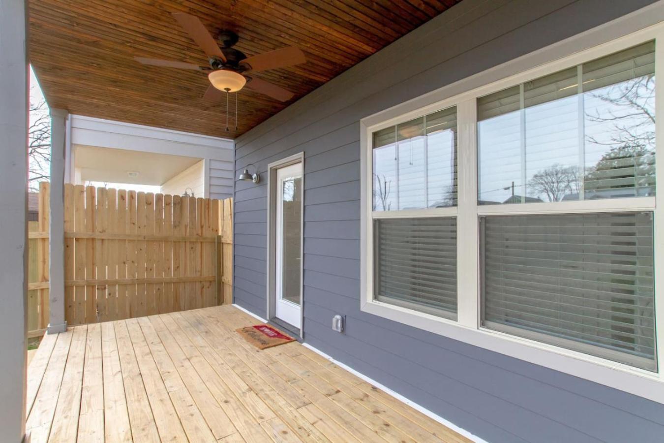 East Nash Luxury Four Bedrooms Huge Rooftop Patio Holiday home