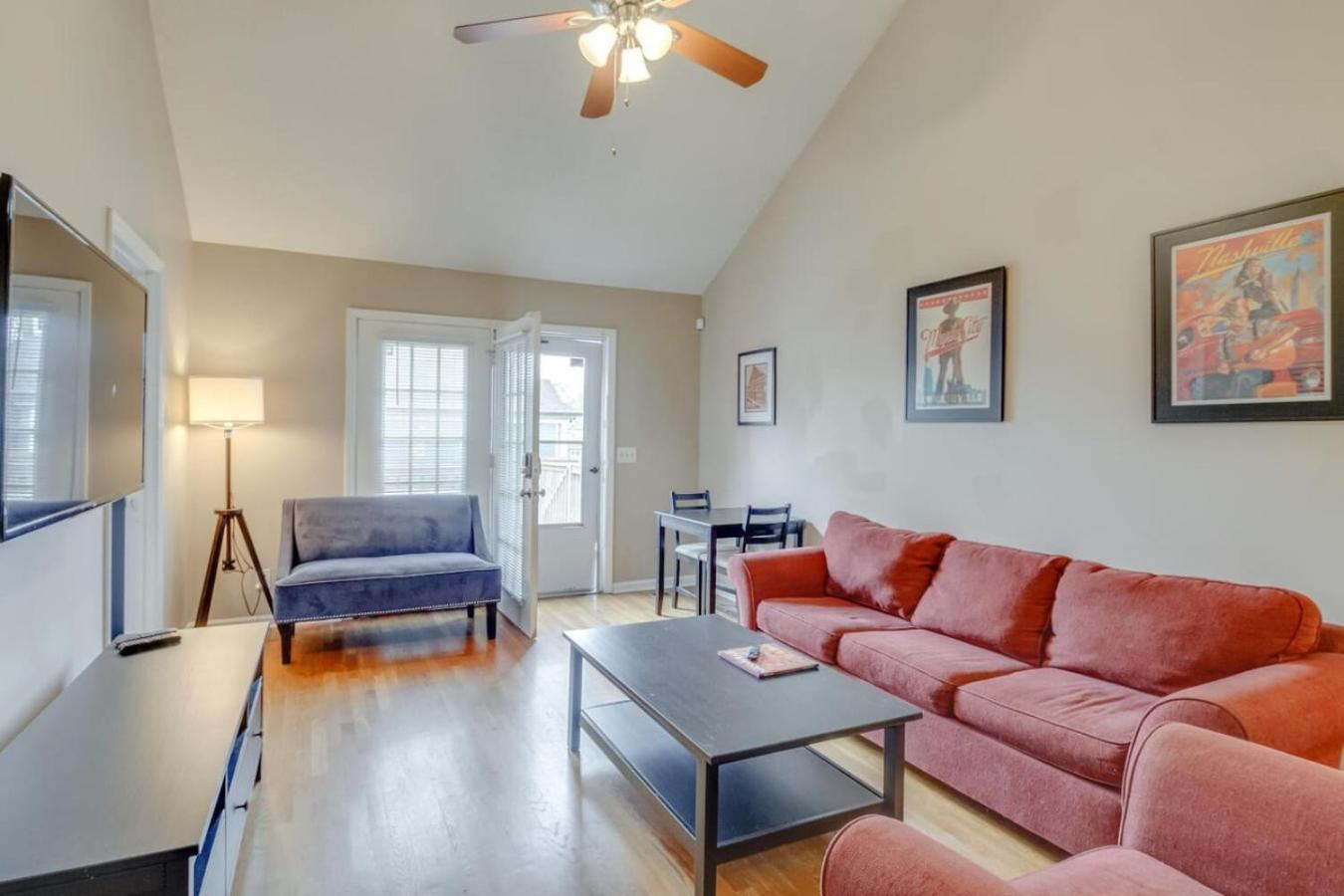 Holiday home Bright And Fresh Large Backyard Minutes To Broadway