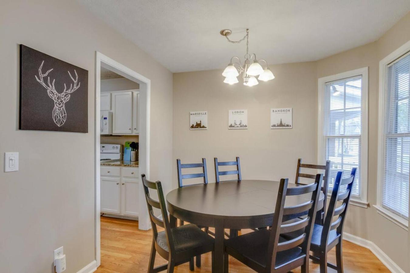 Holiday home Bright And Fresh Large Backyard Minutes To Broadway Nashville