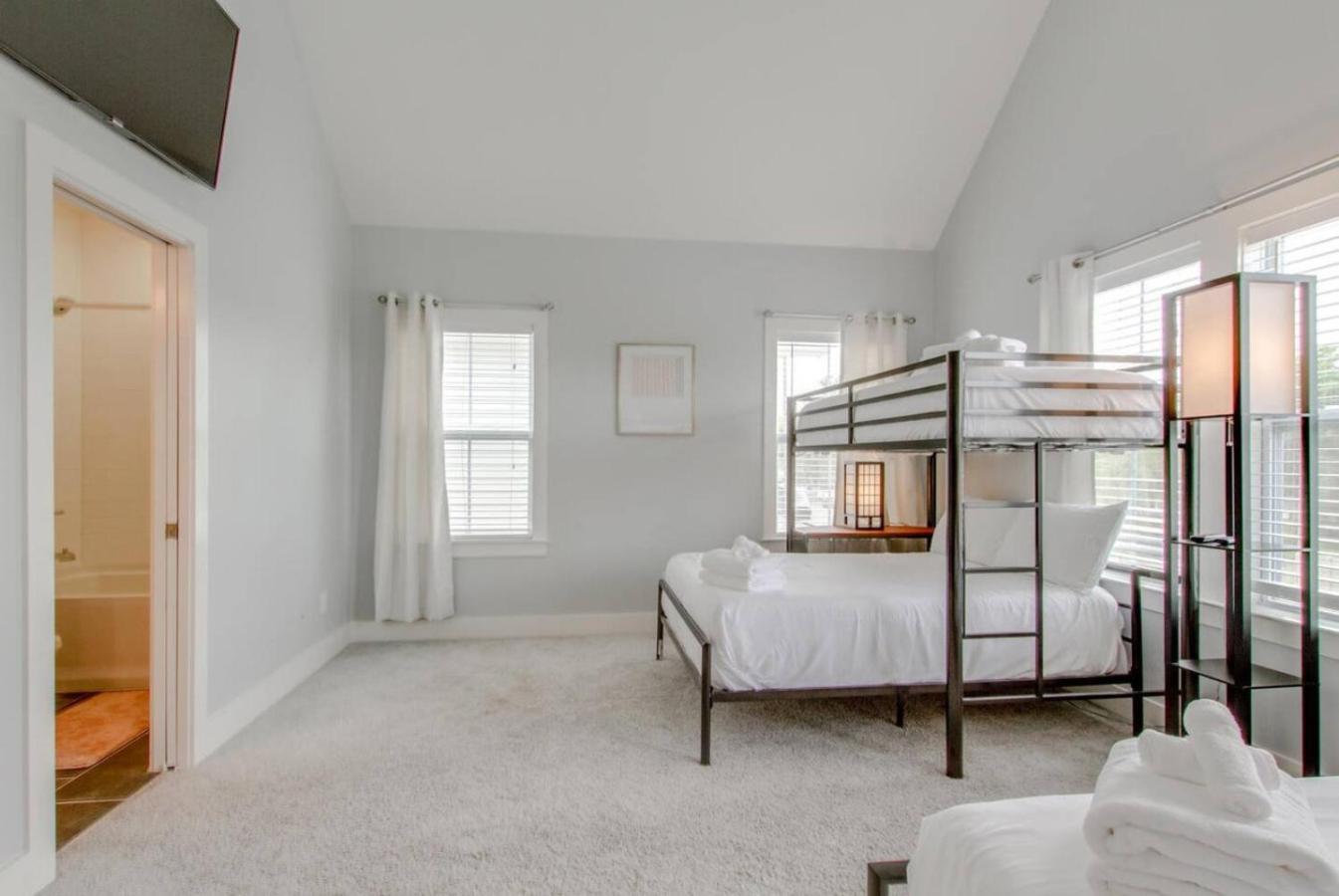 Charmer The Nations Big Luxury *