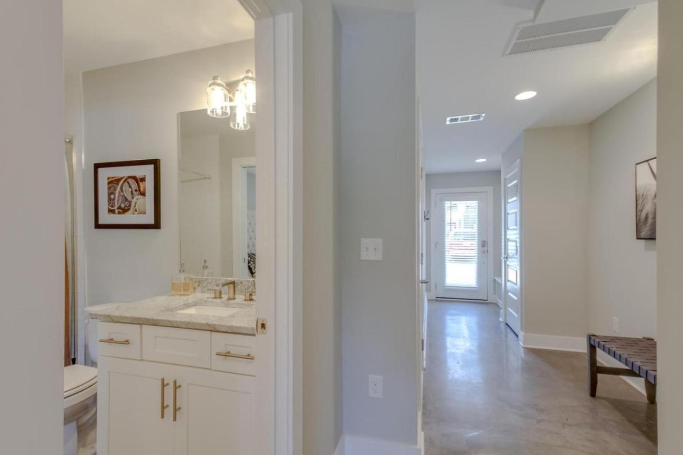 Chic Private Rooftop Minutes To Downtown Holiday home Nashville