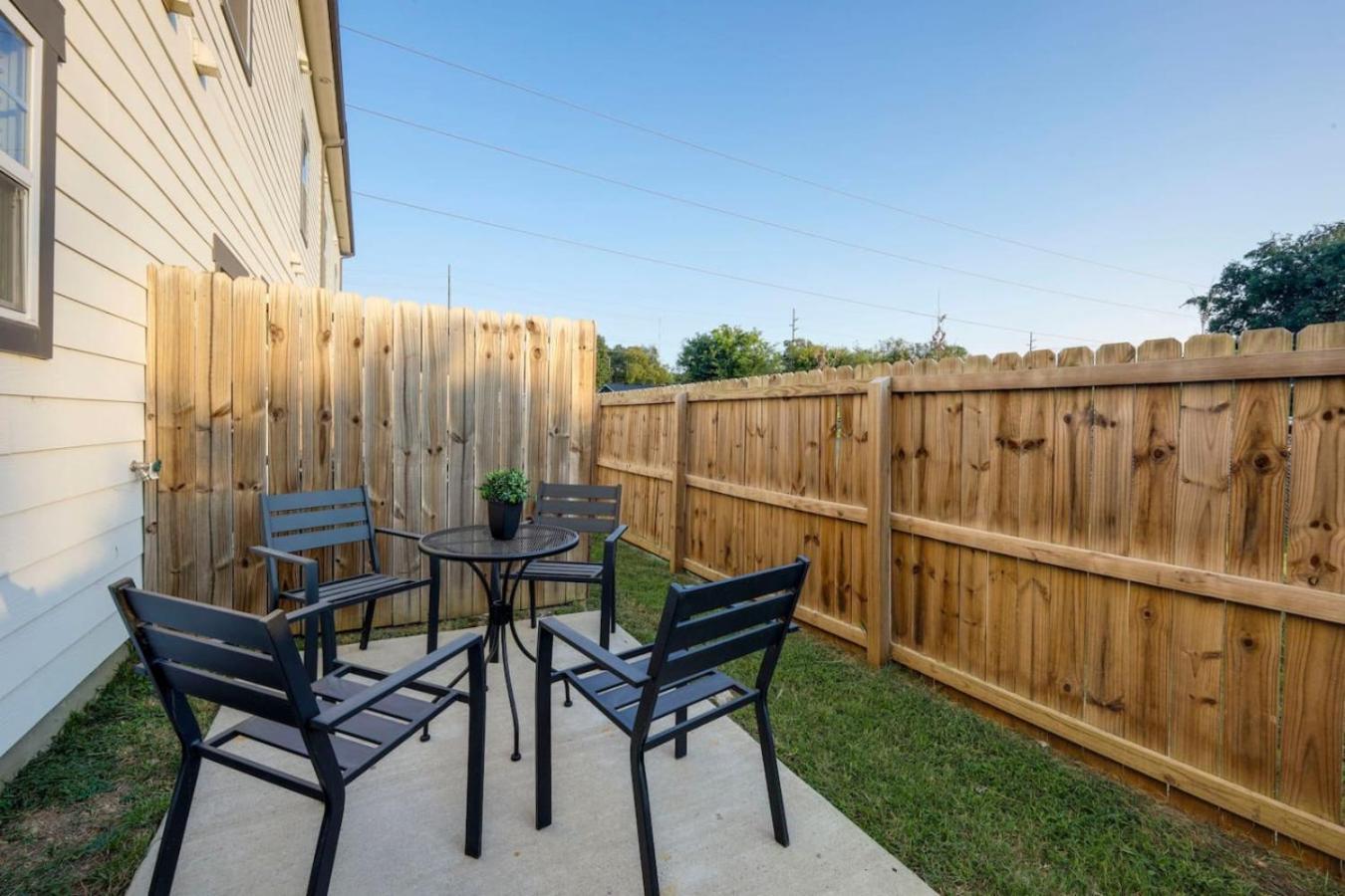 Minutes To Broadway Gorgeous Gated Townhome