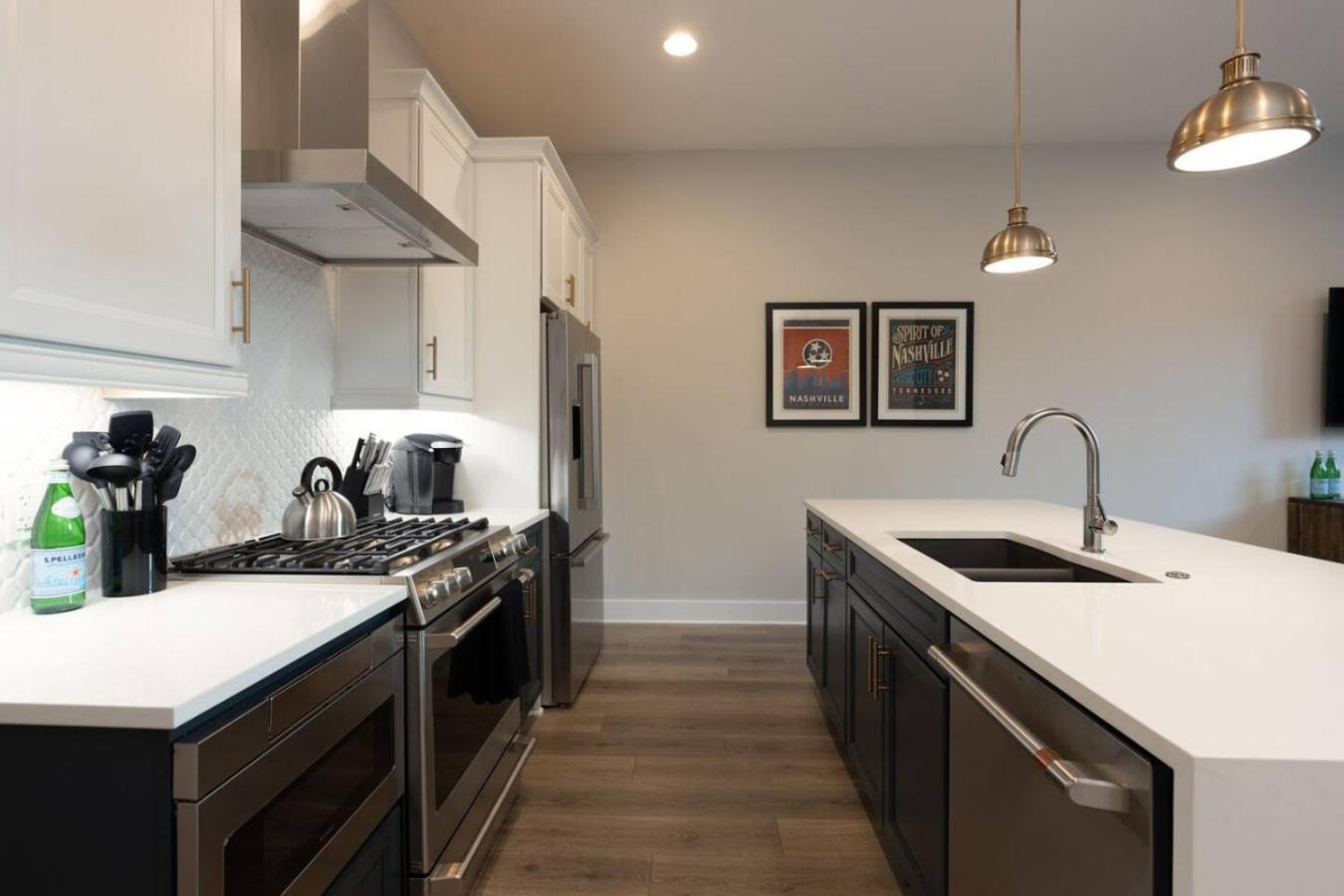 Large Royal Townhome Beautiful Design And Rooftop Nashville