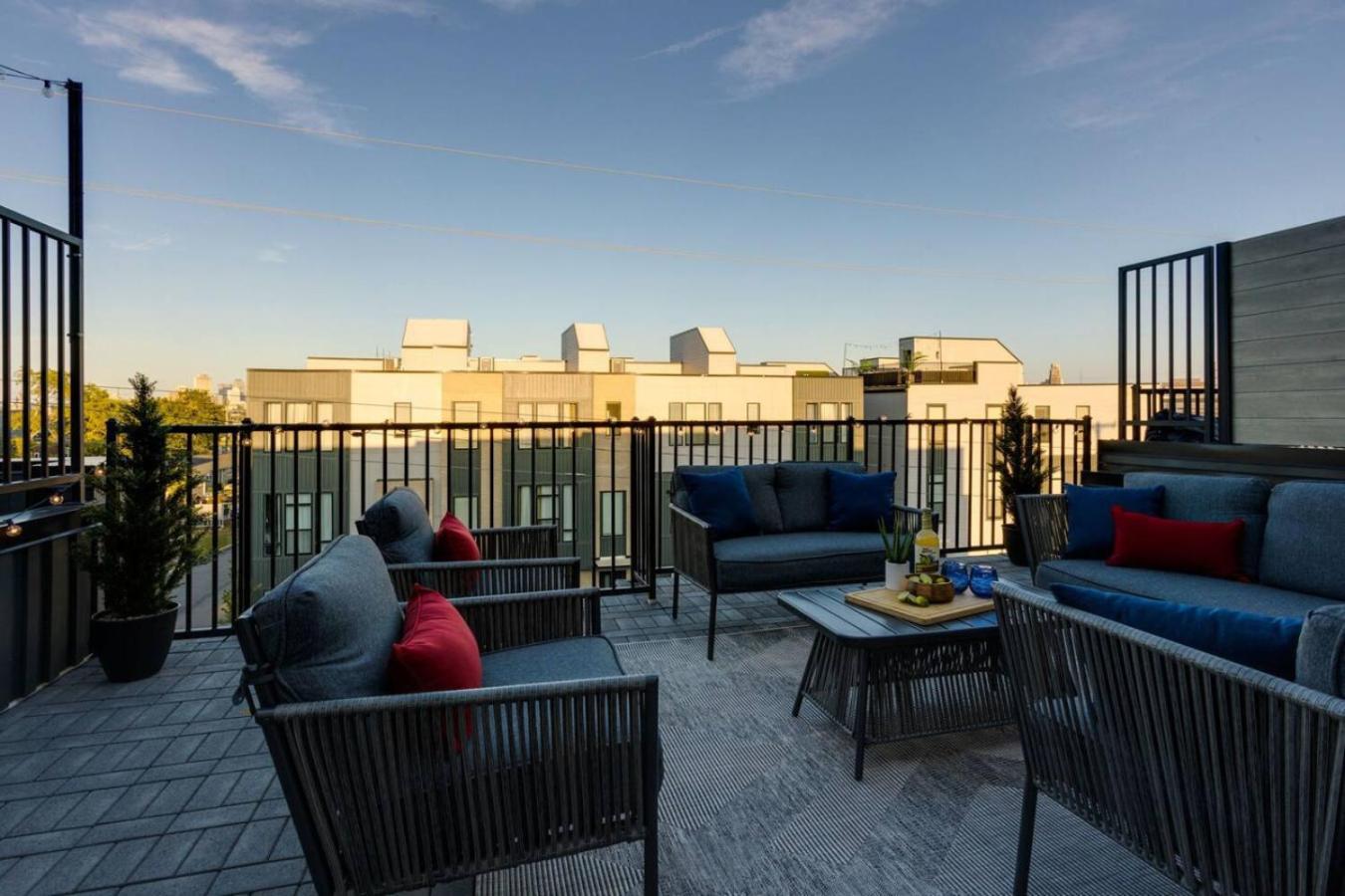 Large Royal Townhome Beautiful Design And Rooftop * Nashville