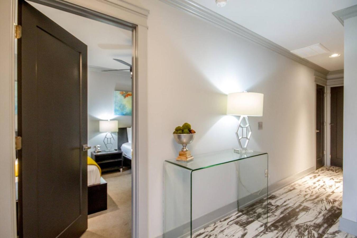 Gulch Getaway The Nash Nest Epic Rooftop Holiday home *