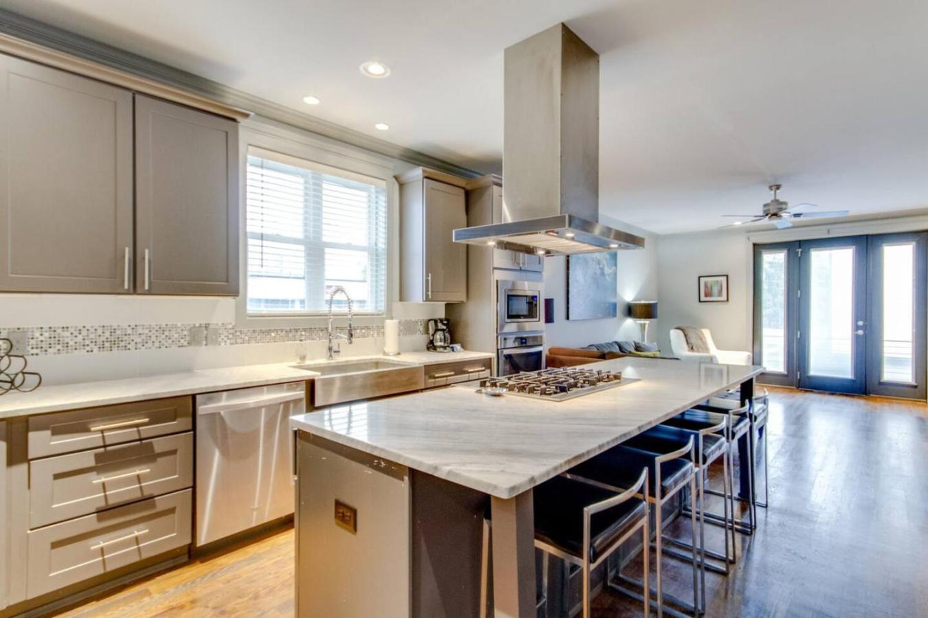 Gulch Getaway The Nash Nest Epic Rooftop Holiday home
