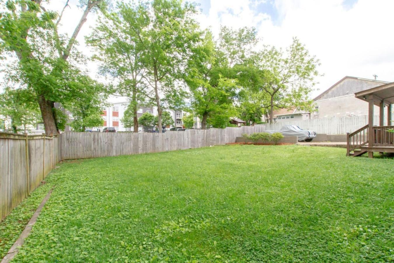 East Paradise 4 Bedroom Large Backyard