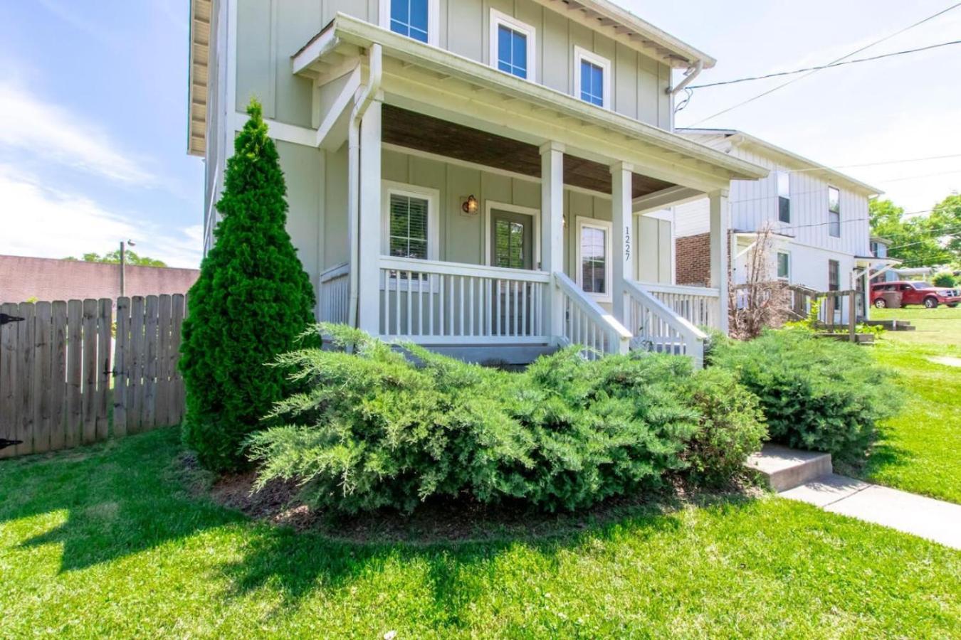 Holiday home Hilltop Charmer Super Close To Downtown Three Bedroom Nashville