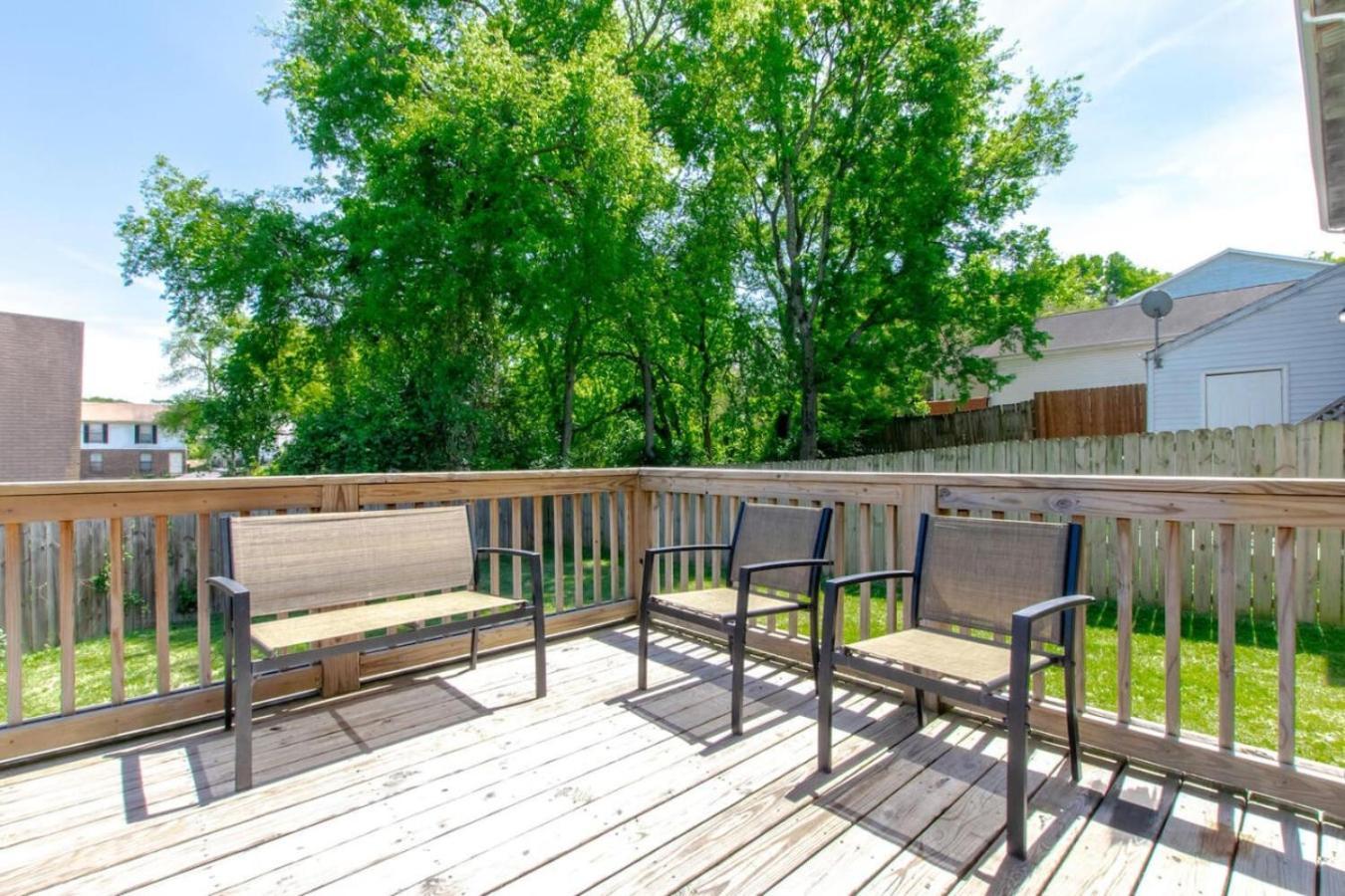 Hilltop Charmer Super Close To Downtown Three Bedroom *