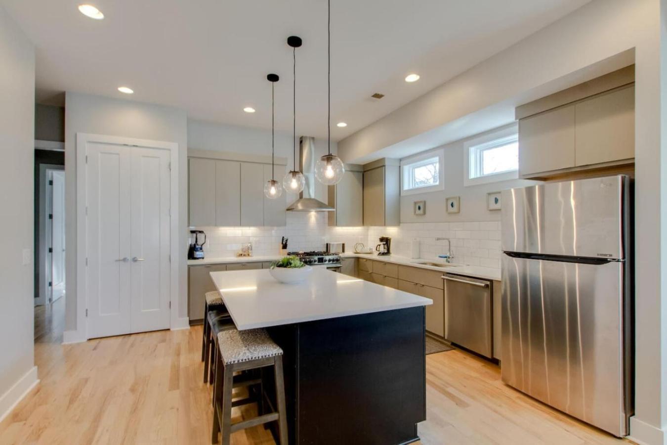 Panoramic View 8 Comfy Beds Multilevel Townhome Holiday home *