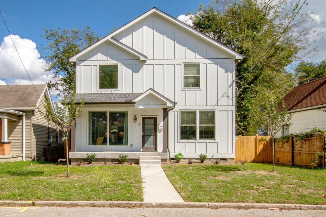 Luxurious Extraordinaire Three Bedroom Downtown Action Nashville