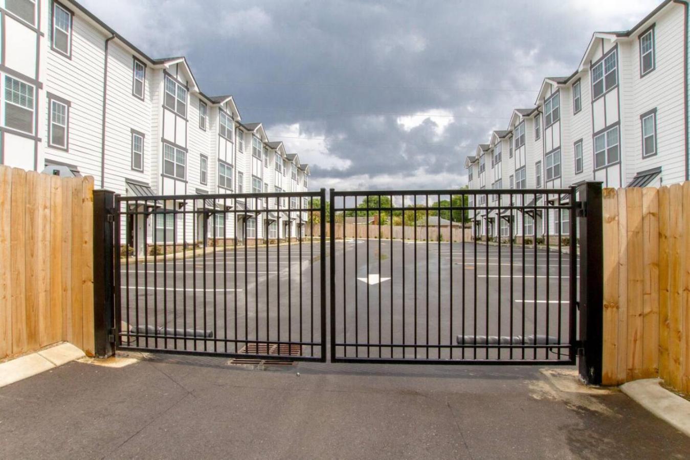 Minutes To Broadway Luxurious Gated Townhome * Nashville