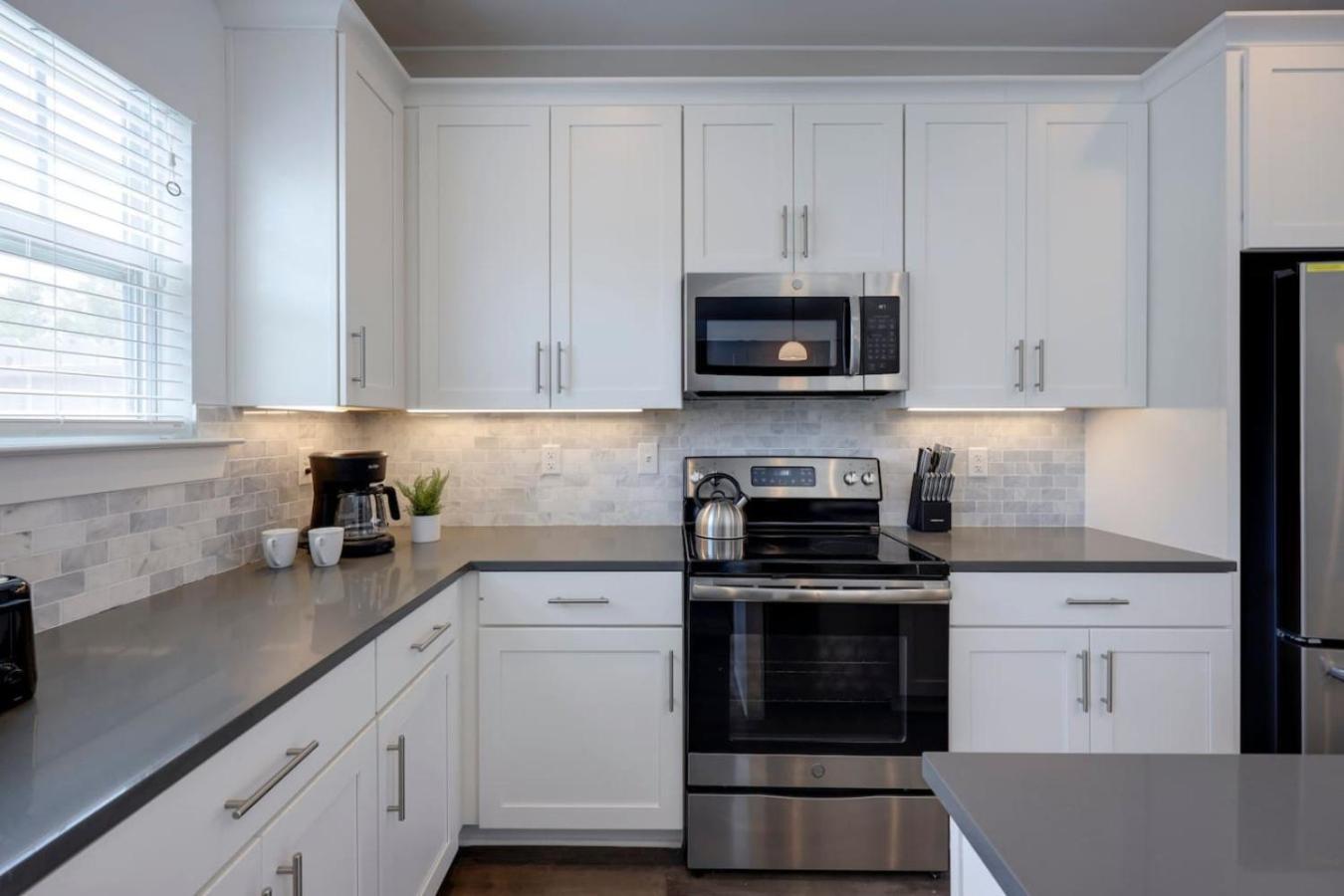 Holiday home Minutes To Broadway Luxurious Gated Townhome *