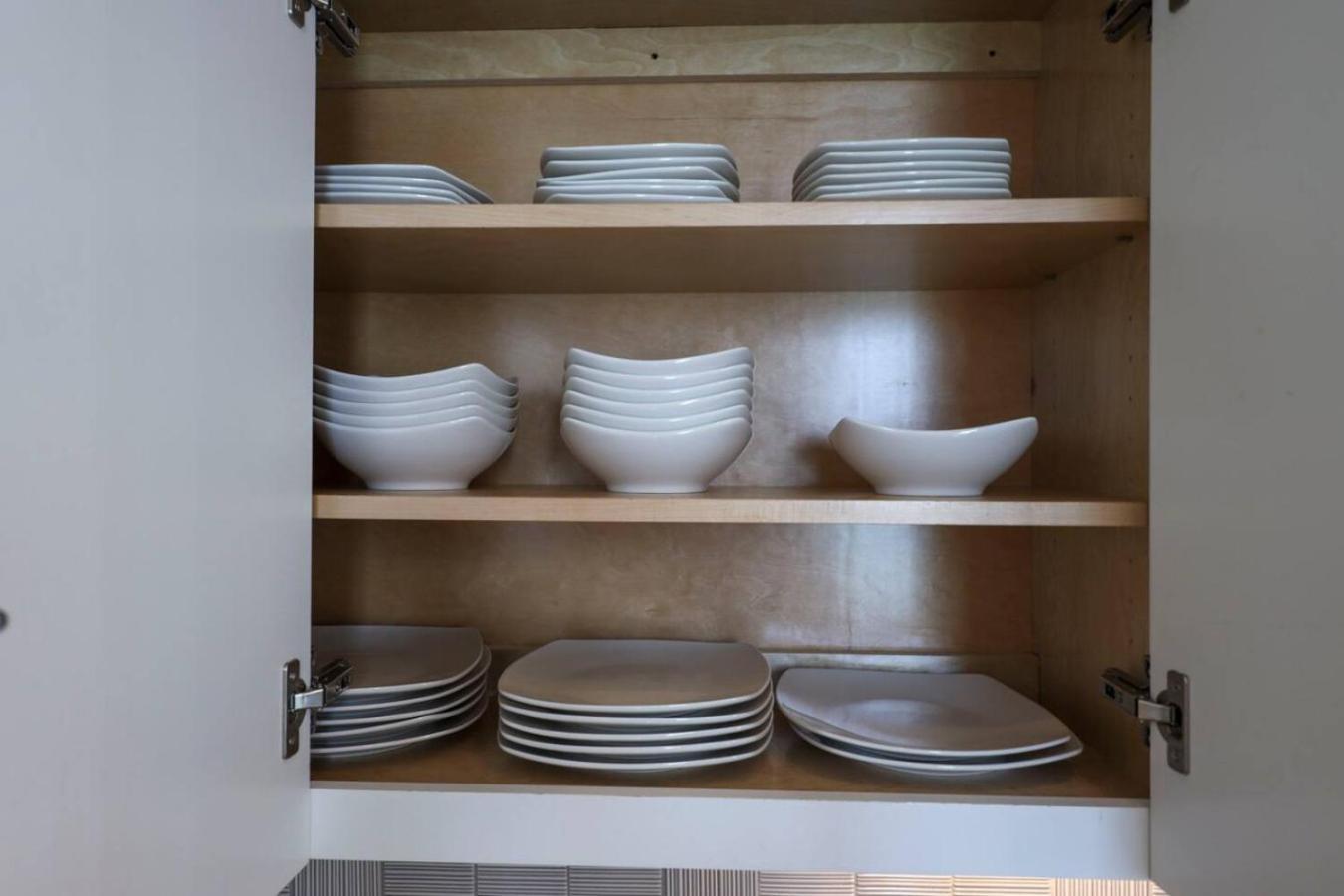 Stunning West End Walkable Area *